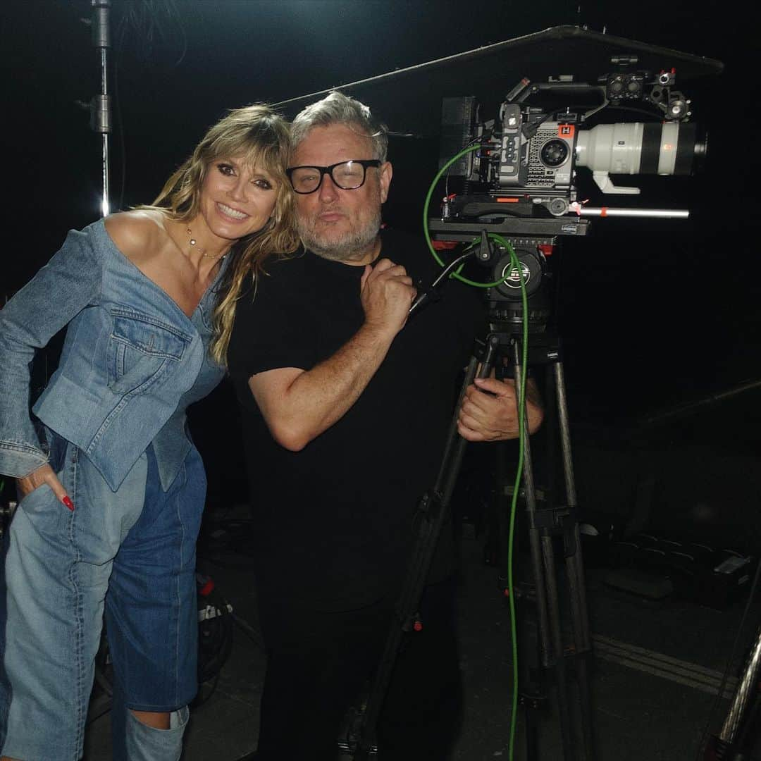 ハイディ・クルムのインスタグラム：「I am trying hard with my posing …. but you clearly win this one  🎥🎬🤪😎💋 @rankinarchive  GNTM」