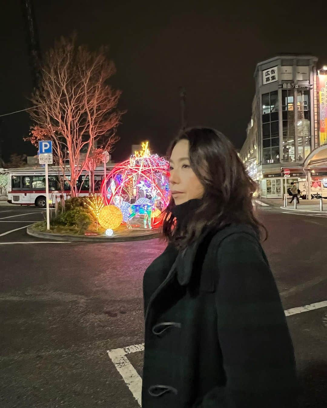 高橋ひとみのインスタグラム：「おはようございます☀ もう街はクリスマスムード🎄  🧥: @grenfell1923 #grenfell1923  👞: @paraboot_official_japan #paraboot  👖: @resolute_japan #resolute710」