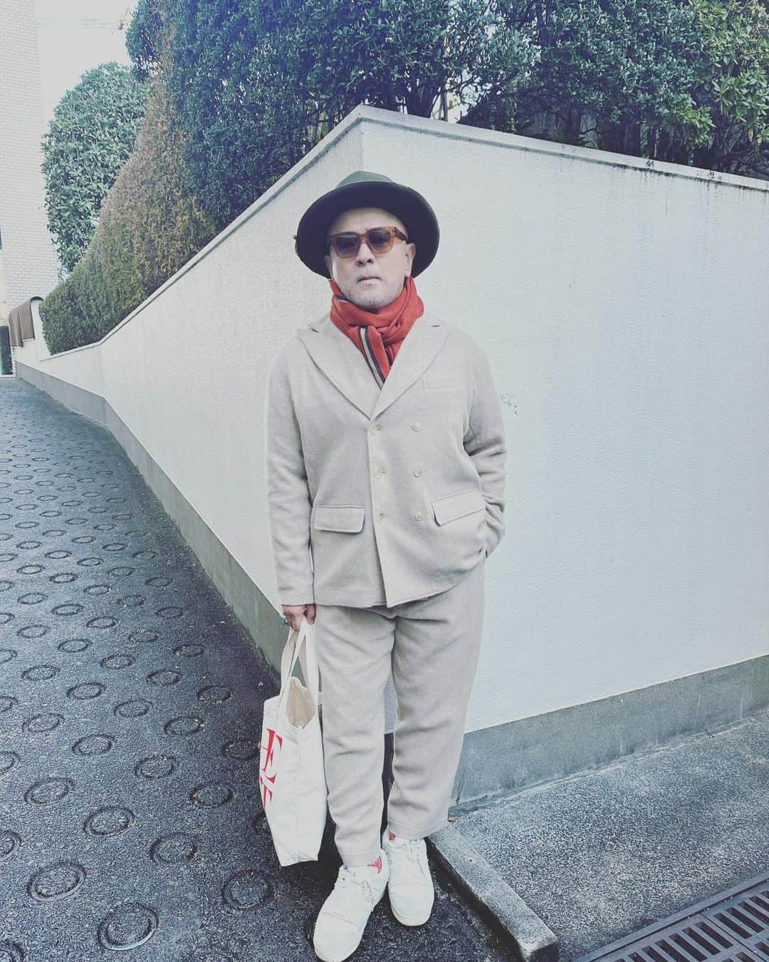 熊谷隆志のインスタグラム：「@windandsea_wear  珍しくテーラードセットアップ作ったから。早速。なかなか良い。今日も、バタバタなんで、少し早めの行動でゆっくりラテからスタート。 がんばります。」