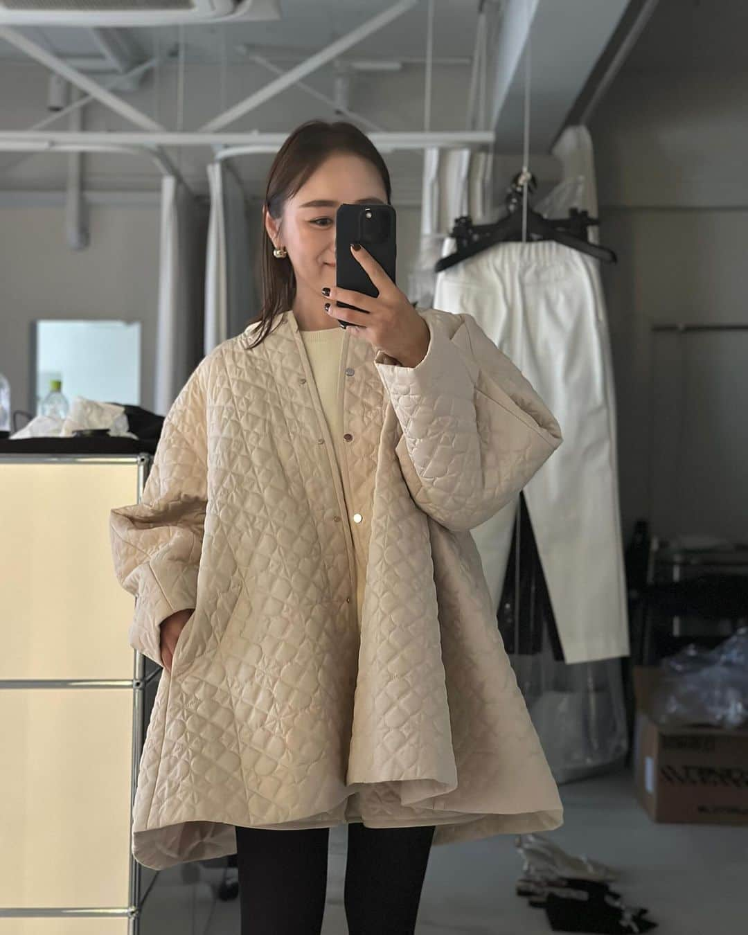 Keikooooooさんのインスタグラム写真 - (KeikooooooInstagram)「Thank you‼︎ 昨日までに、quilting tent coatのオーダーを頂き誠に有難うございました。 発送は、1月下旬～2月上旬を予定させて頂いております。 お届けまでお日にちを頂戴致しますが、楽しみにお待ち頂けますと幸いです。何かご質問等ございましたら、気軽にお問い合わせくださいませ。 今後ともLItenをご愛顧賜りますようお願い申し上げます🌷 @liten.official   #liten#リテン#tentcoat#quiltingcoat#キルティングコート #ママコーデ#シンプルコーデ #カジュアルコーデ」12月6日 8時57分 - keity1011