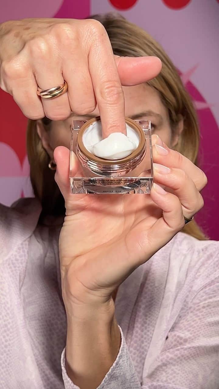ipsyのインスタグラム：「The first step to covering dark circles? This @jlobeauty That Fresh Take® Eye Cream. 😍 Tap the link in our bio for more derm-approved ways to minimize and treat them at home. #IPSY @trinaalbus  BoxyCharm Product: @jlobeauty That Fresh Take® Eye Cream」