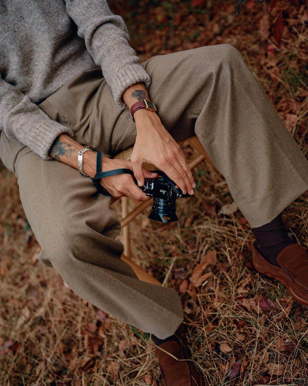 Banana Republic のインスタグラム：「Winter staples captured by @ioegreer. Link in bio to get the look. #TheBRLook」