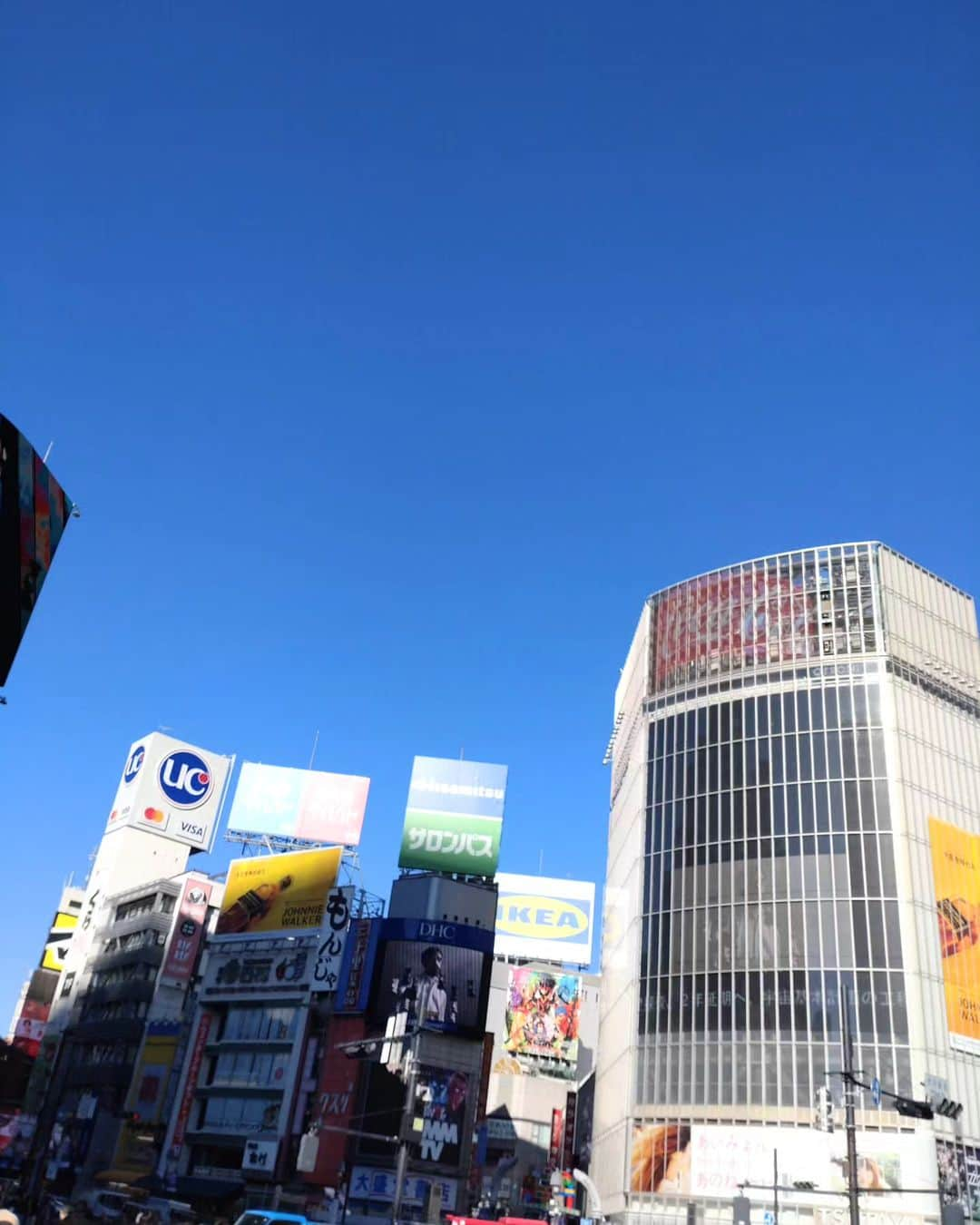 くぼてんきのインスタグラム：「渋谷も青いぜ  #渋谷 #青空 #天気回復 #SHIBUYA」