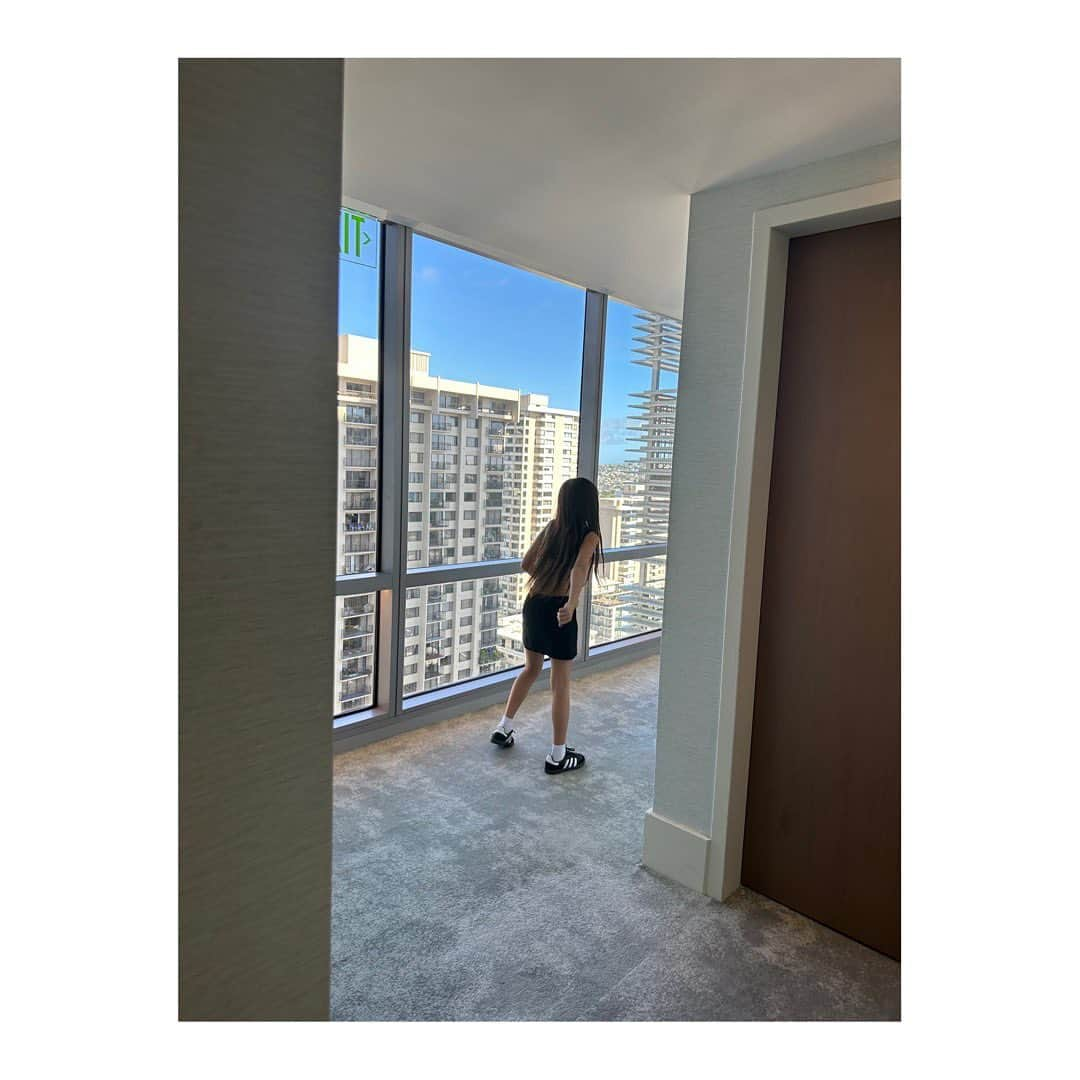 百々千晴さんのインスタグラム写真 - (百々千晴Instagram)「最高なHawaii🌴  Thank you🌴 @mayumikawamura_  @lk_salon_private  @ritzcarltonwaikikijp」12月6日 10時26分 - dodo_chiharu