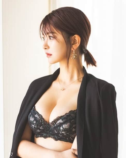 愛倉ななこのインスタグラム：「魚のしっぽ🐟♡」