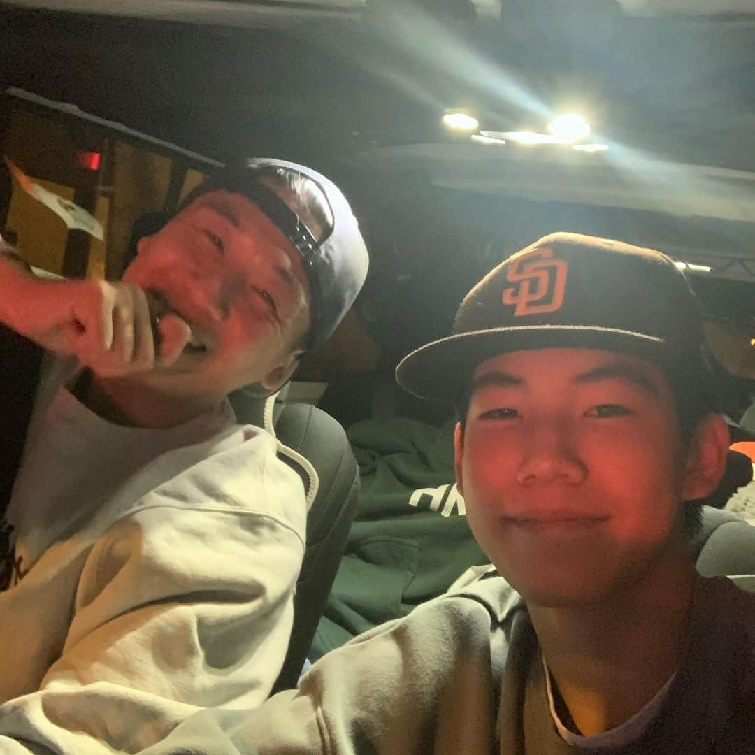 佐々木明のインスタグラム：「HBD Ernon🤩  何より成長が嬉しい  最高の人生にしよう Never Stop Exploring  #17 #myson #ernon #baseballplayer」