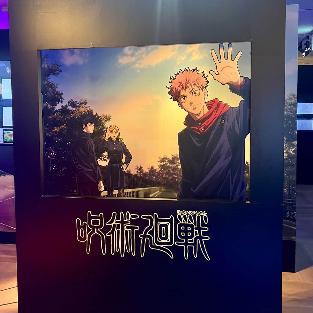 daimarusapporoさんのインスタグラム写真 - (daimarusapporoInstagram)「7階 ホールで【アニメーション 呪術廻戦展 「劇場版 呪術廻戦0」】を開催中！ 少年ジャンプで人気連載中の「呪術廻戦」のアニメ「劇場版 呪術廻戦 0」を中心に、作品の世界やキャラクターたちの魅力がつまった盛りだくさんの展覧会です。  会場内には原画やアニメーションの展示のほか、キャラクターのフォトスポットや作品内に登場するアイテム展示も👀 アニメのストーリーや名シーンを迫力いっぱいに体験できます。  物販コーナーには、展覧会限定の描きおろしイラストや原画を使用したグッズがたくさん。 ※グッズはお品切れの場合もございます。  大好評のアニメーション呪術廻戦展、ぜひ会場でお楽しみください！  詳しくは、ハイライト(@daimarusapporo)から特設サイトをご覧ください。  アニメーション 呪術廻戦展 「劇場版 呪術廻戦0」 11月29日(水)→12月18日(月) 7階 ホール 午前10時→午後7時まで (午後8時閉場) ※最終日は午後4時まで(午後5時閉場)  #大丸札幌 #呪術廻戦展 #呪術廻戦」12月6日 11時05分 - daimarusapporo