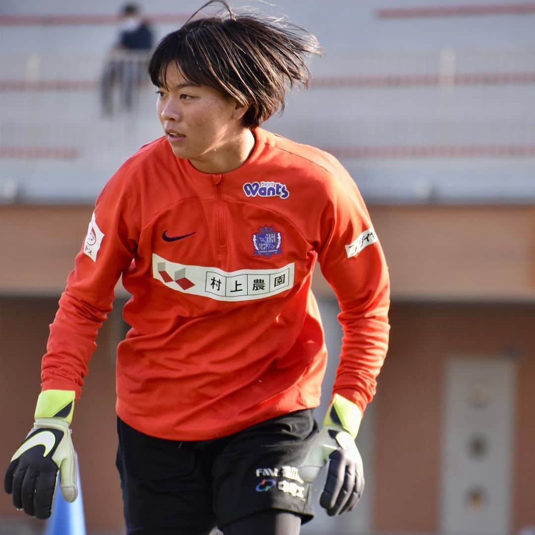 島袋奈美恵さんのインスタグラム写真 - (島袋奈美恵Instagram)「. GK training⚽️  NEXT GAME ーーーーーーーー 🗓12月9日（土） ⚽️13:00キックオフ 🆚 ジェフユナイテッド市原・千葉レディース 🏟 ゼットエーオリプリスタジアム ーーーーーーー  #サンフレッチェ広島レジーナ」12月6日 11時18分 - sanfrecce.regina.official