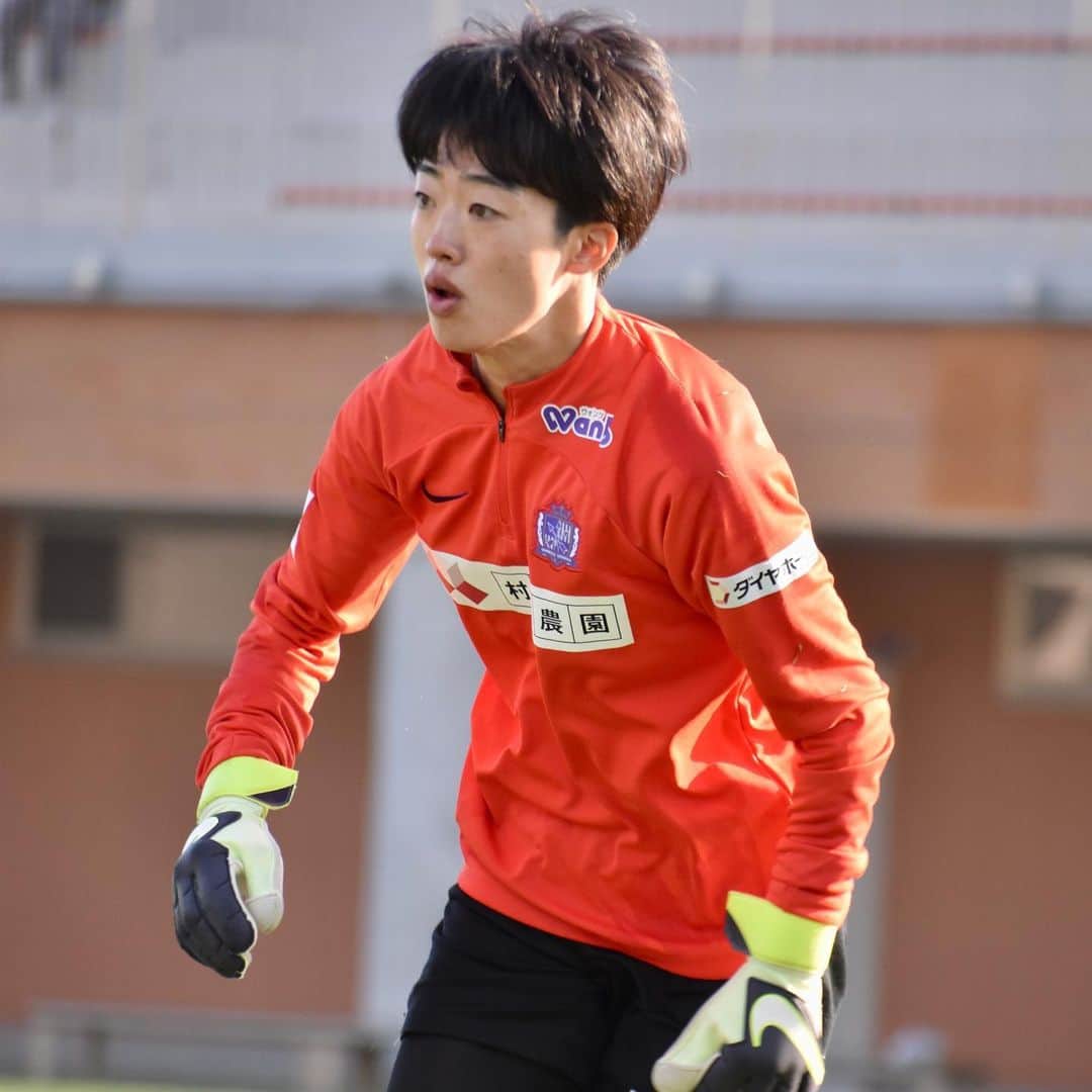 島袋奈美恵さんのインスタグラム写真 - (島袋奈美恵Instagram)「. GK training⚽️  NEXT GAME ーーーーーーーー 🗓12月9日（土） ⚽️13:00キックオフ 🆚 ジェフユナイテッド市原・千葉レディース 🏟 ゼットエーオリプリスタジアム ーーーーーーー  #サンフレッチェ広島レジーナ」12月6日 11時18分 - sanfrecce.regina.official