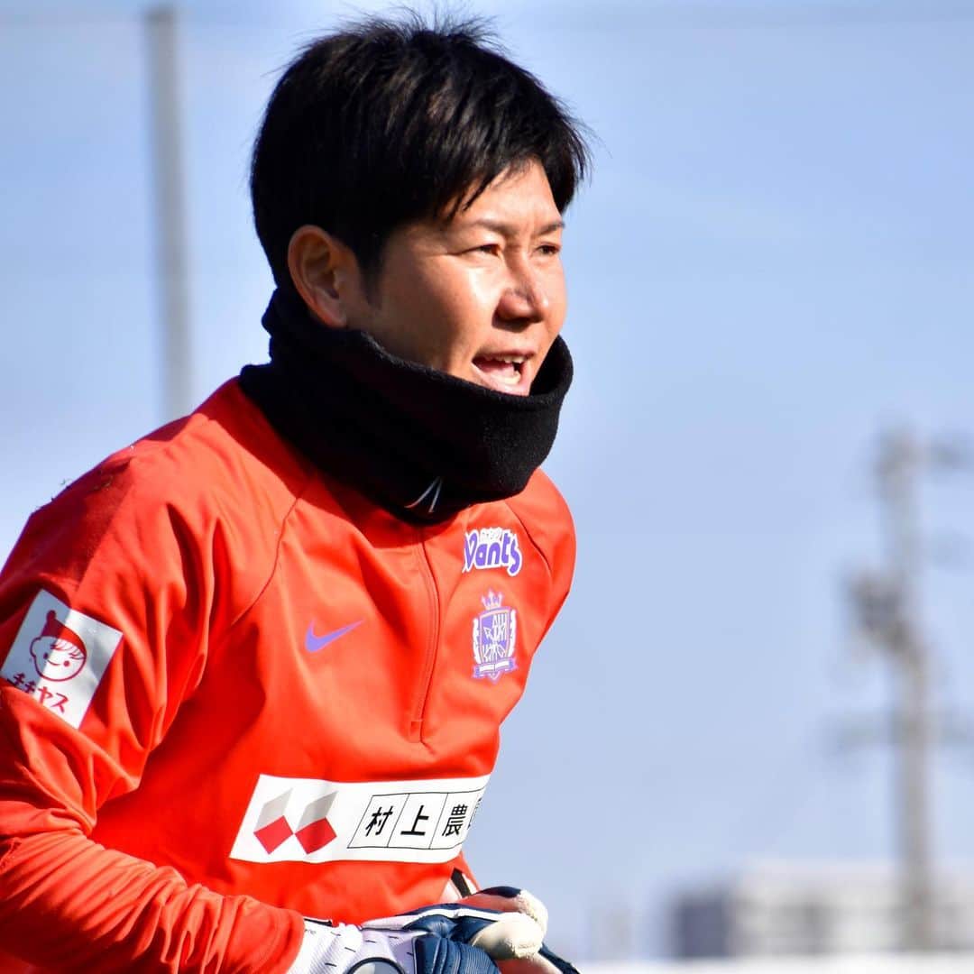 島袋奈美恵さんのインスタグラム写真 - (島袋奈美恵Instagram)「. GK training⚽️  NEXT GAME ーーーーーーーー 🗓12月9日（土） ⚽️13:00キックオフ 🆚 ジェフユナイテッド市原・千葉レディース 🏟 ゼットエーオリプリスタジアム ーーーーーーー  #サンフレッチェ広島レジーナ」12月6日 11時18分 - sanfrecce.regina.official