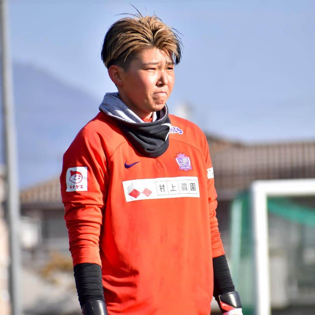 島袋奈美恵のインスタグラム：「. GK training⚽️  NEXT GAME ーーーーーーーー 🗓12月9日（土） ⚽️13:00キックオフ 🆚 ジェフユナイテッド市原・千葉レディース 🏟 ゼットエーオリプリスタジアム ーーーーーーー  #サンフレッチェ広島レジーナ」