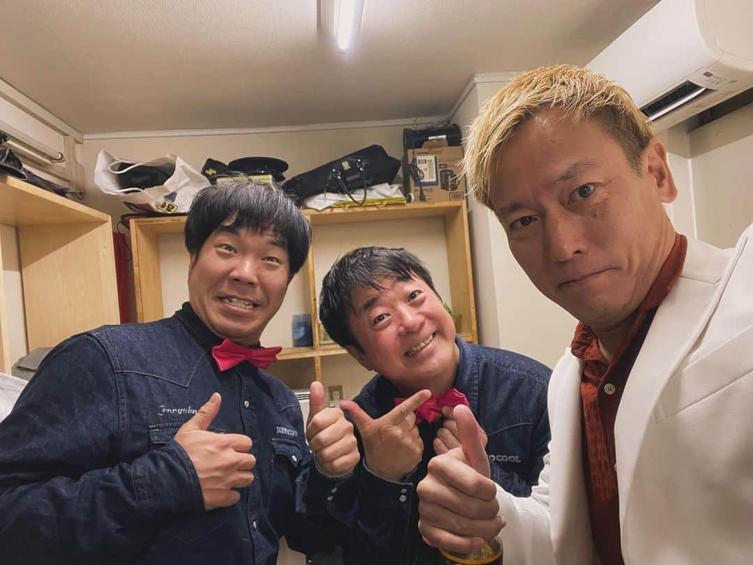 じゅんいちダビッドソンさんのインスタグラム写真 - (じゅんいちダビッドソンInstagram)「出張寄席ってやつ？に出演。 都城市からの修学旅行のみんな全員で🤣 しんじちょっと右w あんな盛り上がるとありがてーわ 久々にTokyocoolに会った。 社会人zも笑  #主張寄席　#浅草東洋館 #都城 #ネタ出番  #三遊亭げんき #アマレス兄弟 #tokyocool  #はさみ家紙太郎  #じゅんいちダビッドソン #貸し切り寄席」12月6日 11時27分 - 0204junich_davidson_official