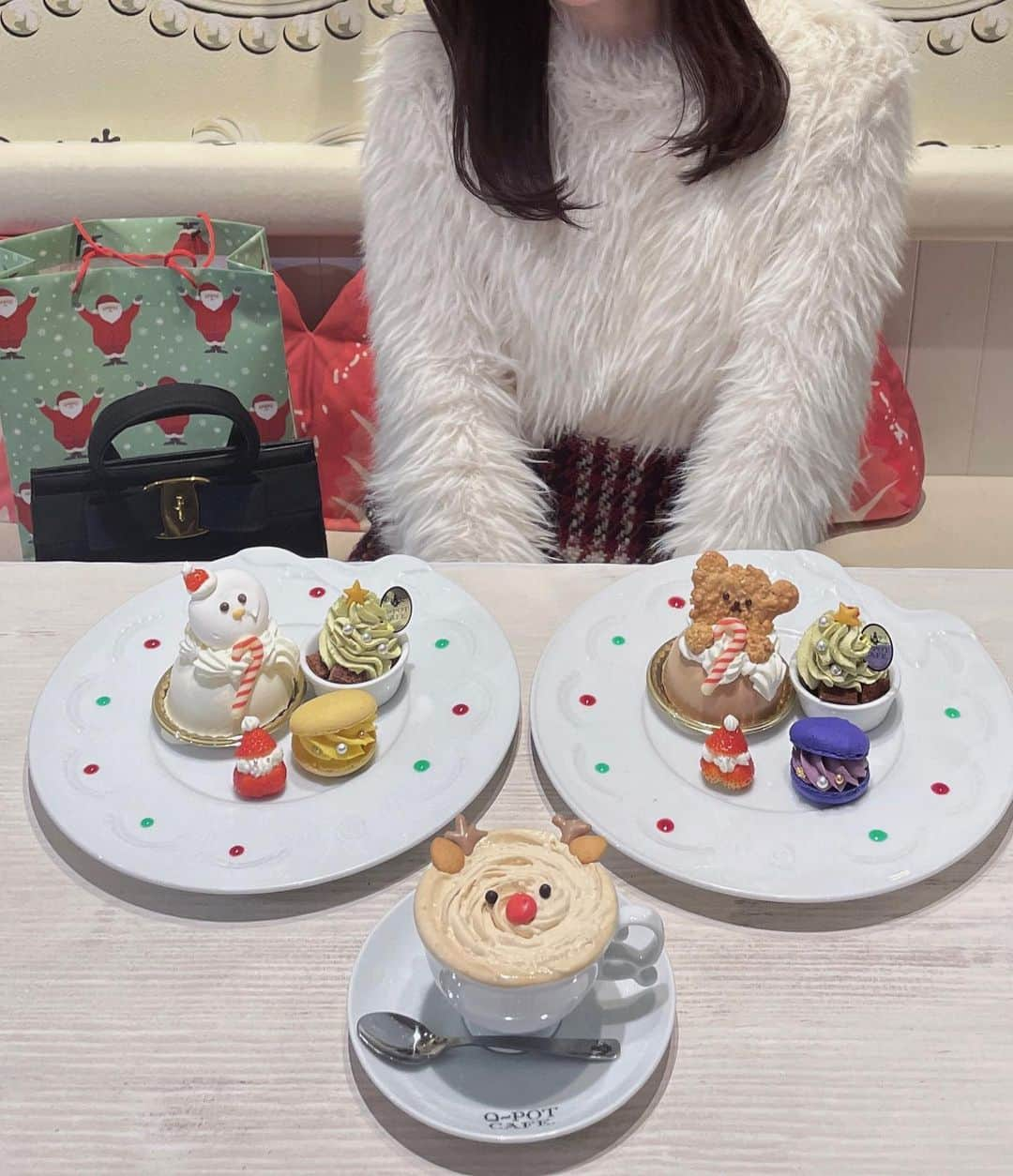 さばこさんのインスタグラム写真 - (さばこInstagram)「ずっと行ってみたかったQ-potCAFE🫖 クリスマスの限定メニューがかわいすぎた〜🎄☃️  #qpotcafe #原宿カフェ #表参道カフェ #クリスマスカフェ #クリスマスメニュー #クリスマススイーツ #クリスマスデート #東京カフェ #カフェ巡り #カフェ好きな人と繋がりたい #おしゃれカフェ #淡色カフェ」12月6日 11時37分 - 385chann