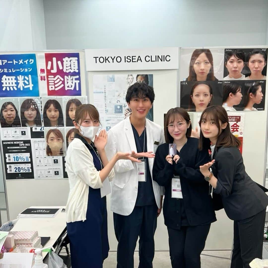 東京イセアクリニックのインスタグラム：「自費研 美容医療EXPO2023 Day3 🫧 2023/12/3  中村医師による出張小顔カウンセリングと、 アートメイク看護師 柴田によるアートメイクデジタルシミュレーション✍️  小顔治療や脂肪吸引のご相談、 アートメイクのご相談などなど大盛況で 多くの方にお立ち寄りいただけました✨ なんとどちらも1時間待ちになるほど⏰‪ 𓈒𓏸  来てくださった皆様、ありがとうございました🙇🏻‍♀️ ̖́-‬  #自費研 #美容医療expo2023 #美容医療好きな人と繋がりたい #美容医療で日本を明るくしよう  #美容医療をもっと身近に」