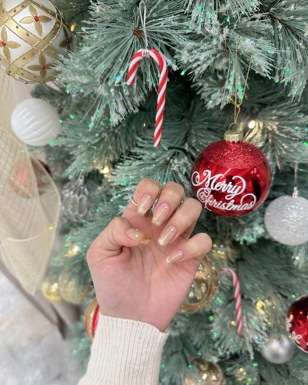 松川星のインスタグラム：「New nail🪄 冬はやっぱりキラキラにしたくなる🎄❄️」