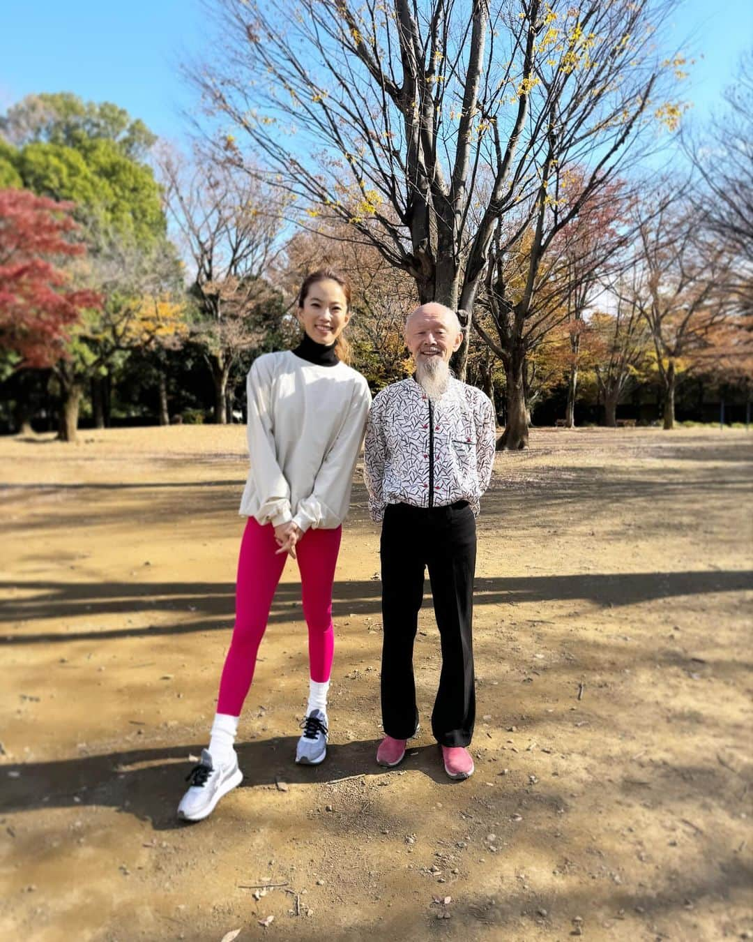 菅井悦子さんのインスタグラム写真 - (菅井悦子Instagram)「日本のヨガ界のスーパーレジェンド・成瀬先生にお会いしました！ 教えていただいた“速歩”を犬の散歩でやったら、犬は喜んでくれましたが私は息があがりヘロヘロでした🤪 成瀬先生すごいな…… 次号のヨガジャーナルをお楽しみに♡ @yogajournal_japan  @yogajournalonline  @naruseyogagroup」12月6日 11時47分 - etsuko313