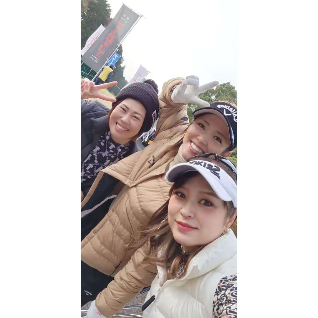 竹末裕美さんのインスタグラム写真 - (竹末裕美Instagram)「昨日は、トラジマスターズ2024🥩 新千葉カントリークラブ⛳ トラジさんにはよく行かせていただいています🥓 お昼には、お肉を焼いて頂きました😊 最高✨️  ご一緒させて頂きました @toyonoshima_daiki 　豊ノ島大樹さん　相撲 @teramoto_asuka 　寺本明日香ちゃん　体操 トラジの土田さん  本当に、本当に笑が耐えない1日でした😂 寒かったけど、豊ノ島さん、あすかちゃん、土田さんのおかげで乗り越えられました😅 豊ノ島さん、珍プレーたくさん(笑) あすかちゃんの男らしいパター、ショットのリズム最高👏 ありがとうございました😊  私がサッカー選手で昔から大好きな遠藤保仁さんと、バレーボールの狩野舞子さんと📷️  同級生😊📷️ @yukiko_s0403  @yoshimikoda_official   いつも楽しませてくれる😁 @gminochi 　ゴルゴ松本さん  可愛い😆 @namiki_golf　なみきちゃん  #ゴルフ#ゴルファー#女子プロゴルファー#プロゴルファー#プロアマ#焼肉トラジ#お肉#アスリート#豊ノ島#寺本明日香#遠藤保仁 #狩野舞子 #ゴルゴ松本#なみきちゃん #ウェア#ロサーセン」12月6日 11時43分 - hiromitakesue