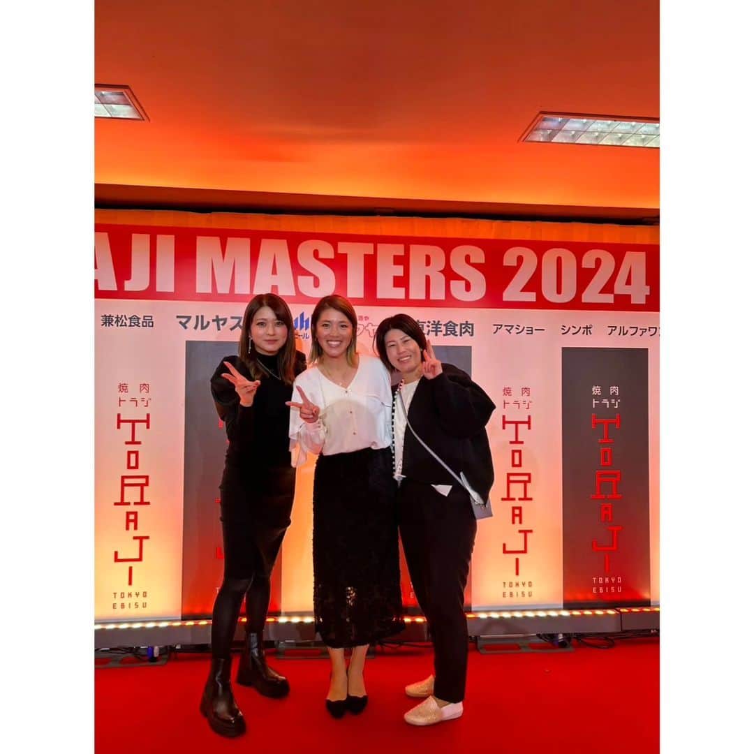 竹末裕美さんのインスタグラム写真 - (竹末裕美Instagram)「昨日は、トラジマスターズ2024🥩 新千葉カントリークラブ⛳ トラジさんにはよく行かせていただいています🥓 お昼には、お肉を焼いて頂きました😊 最高✨️  ご一緒させて頂きました @toyonoshima_daiki 　豊ノ島大樹さん　相撲 @teramoto_asuka 　寺本明日香ちゃん　体操 トラジの土田さん  本当に、本当に笑が耐えない1日でした😂 寒かったけど、豊ノ島さん、あすかちゃん、土田さんのおかげで乗り越えられました😅 豊ノ島さん、珍プレーたくさん(笑) あすかちゃんの男らしいパター、ショットのリズム最高👏 ありがとうございました😊  私がサッカー選手で昔から大好きな遠藤保仁さんと、バレーボールの狩野舞子さんと📷️  同級生😊📷️ @yukiko_s0403  @yoshimikoda_official   いつも楽しませてくれる😁 @gminochi 　ゴルゴ松本さん  可愛い😆 @namiki_golf　なみきちゃん  #ゴルフ#ゴルファー#女子プロゴルファー#プロゴルファー#プロアマ#焼肉トラジ#お肉#アスリート#豊ノ島#寺本明日香#遠藤保仁 #狩野舞子 #ゴルゴ松本#なみきちゃん #ウェア#ロサーセン」12月6日 11時43分 - hiromitakesue