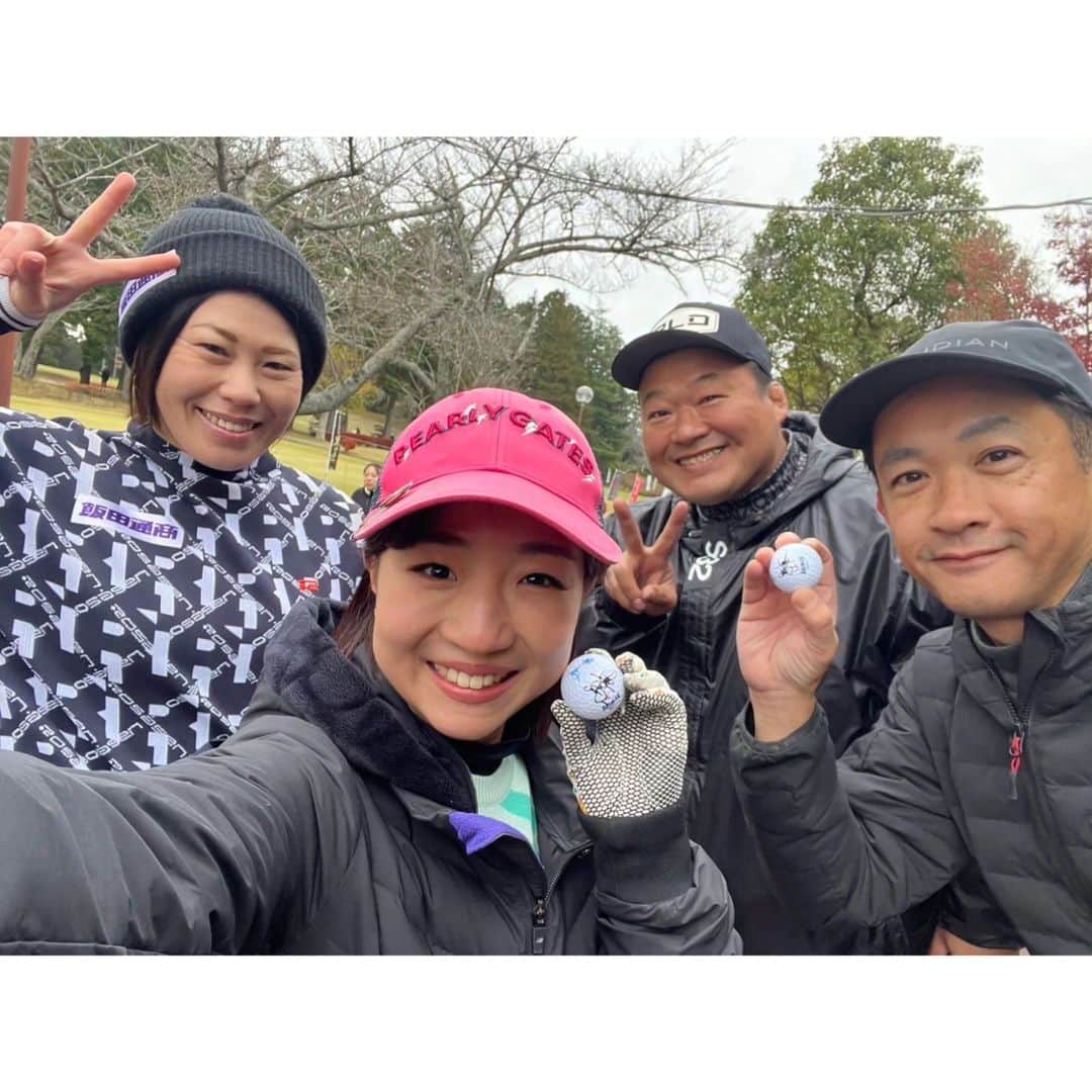 竹末裕美さんのインスタグラム写真 - (竹末裕美Instagram)「昨日は、トラジマスターズ2024🥩 新千葉カントリークラブ⛳ トラジさんにはよく行かせていただいています🥓 お昼には、お肉を焼いて頂きました😊 最高✨️  ご一緒させて頂きました @toyonoshima_daiki 　豊ノ島大樹さん　相撲 @teramoto_asuka 　寺本明日香ちゃん　体操 トラジの土田さん  本当に、本当に笑が耐えない1日でした😂 寒かったけど、豊ノ島さん、あすかちゃん、土田さんのおかげで乗り越えられました😅 豊ノ島さん、珍プレーたくさん(笑) あすかちゃんの男らしいパター、ショットのリズム最高👏 ありがとうございました😊  私がサッカー選手で昔から大好きな遠藤保仁さんと、バレーボールの狩野舞子さんと📷️  同級生😊📷️ @yukiko_s0403  @yoshimikoda_official   いつも楽しませてくれる😁 @gminochi 　ゴルゴ松本さん  可愛い😆 @namiki_golf　なみきちゃん  #ゴルフ#ゴルファー#女子プロゴルファー#プロゴルファー#プロアマ#焼肉トラジ#お肉#アスリート#豊ノ島#寺本明日香#遠藤保仁 #狩野舞子 #ゴルゴ松本#なみきちゃん #ウェア#ロサーセン」12月6日 11時43分 - hiromitakesue
