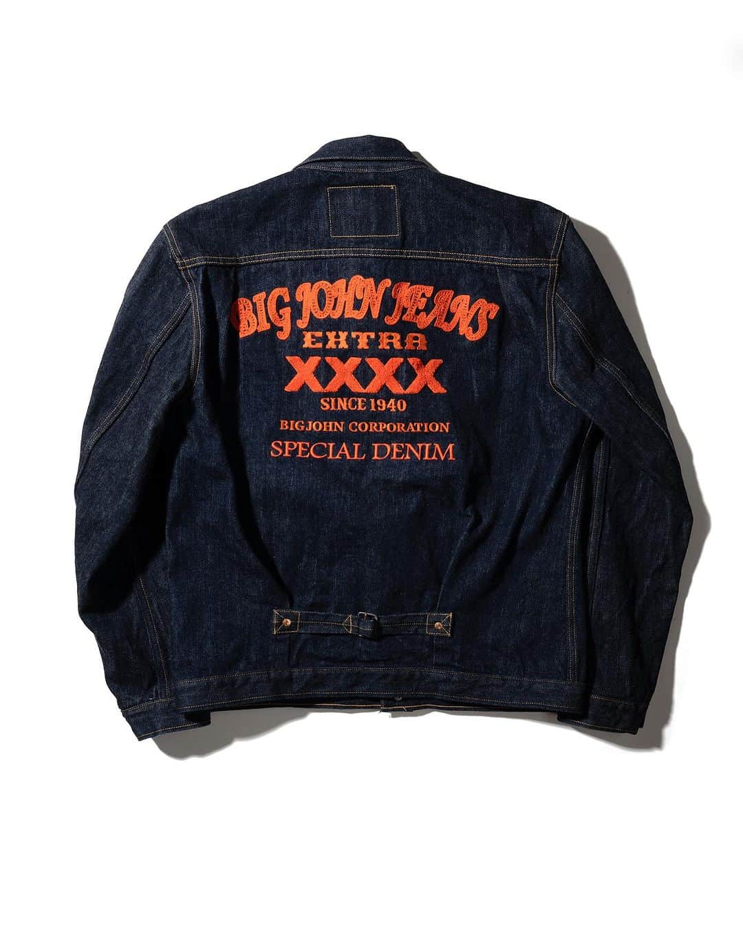 BIG JOHNさんのインスタグラム写真 - (BIG JOHNInstagram)「『XXXX-EXTRA』MODEL EMB DENIM JACKET XX601-SP4  ・日本のクラフトマンの技術を集結 ・ロープ染色で染め上げた本藍デニム ・オーセンティックな2ポケットタイプ ・15.8オンスにもかかわらずハードすぎないタッチ  matsu  @bigjohnjeans  @bigjohnshop  @bigjohntokyo  @bigjohnosaka  #bigjohn #bigjohnjeans #ビッグジョン #okayama #kurashiki #kojima #ジーンズ #デニム #denim #fashion #ootd #jeans #love #madeinjapan #flannelshirt  #japan  #model #国産 #アメカジ  #xxxx #刺繍 #伝統 #革新#育てるジーンズ#本藍  #ロープ染色 #アメカジ男子#ボタン」12月6日 11時55分 - bigjohnjeans