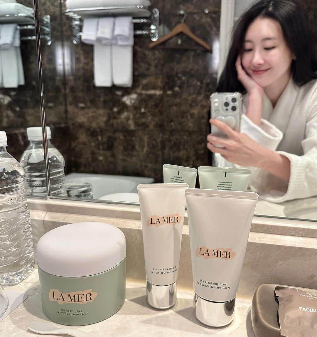 ヒョンア さんのインスタグラム写真 - (ヒョンア Instagram)「⏳ Genaissance Spa de La Mer @lamer.korea  안티에이징의 끝판왕, 제네시스 라인으로만 이루어진 스파에 다녀와보았습니다. 🫧🧖‍♀️💤 시간을 초월하는 잠재력, 제네상스 드 라메르와 함께 경험해보세요. 💚  , 특히나 기대되는 제네상스 컨센트레이티드 나이트 밤🌛 건조한 겨울 잠자는 동안 더욱더 견고하게 나의 피부를 지켜줄 제네상스😌🫶🏻✨  . 초대해주셔서 감사합니다🫶🏻🙏🏻.라메르 팀 사랑해요💚❤️ .  #제네상스드라메르 #라메르스파 #skincare #lamer #genaissancedelamer」12月6日 12時04分 - moongom119