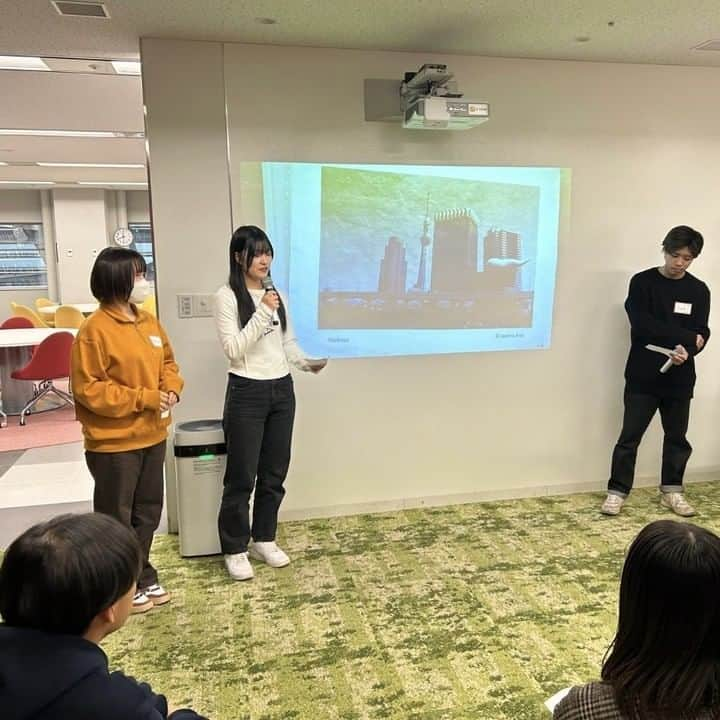 日本工学院さんのインスタグラム写真 - (日本工学院Instagram)「校外学習でプレゼンテーションをしている様子！ . 空港やホテルなどの様々なシチュエーションで 英語を話すことに挑戦しました✈ . . 「#日本工学院」をチェック！！ 学生が投稿したリアルな日常風景を見ることができますよ！ . . #nihonkogakuin #専門学校 #日本工学院八王子専門学校 #日本工学院専門学校 #教職員投稿写真 #情報ビジネス科 #ホテル観光コース #若きつくりびと #旅行#hotel #ホテル #観光 #リゾート  #接客 #プレゼンテーション #東京グローバルゲートウェイ #tokyoglobalgateway #tgg #グローバル  #英語学習 #東京都英語村」12月6日 12時09分 - nihonkogakuin