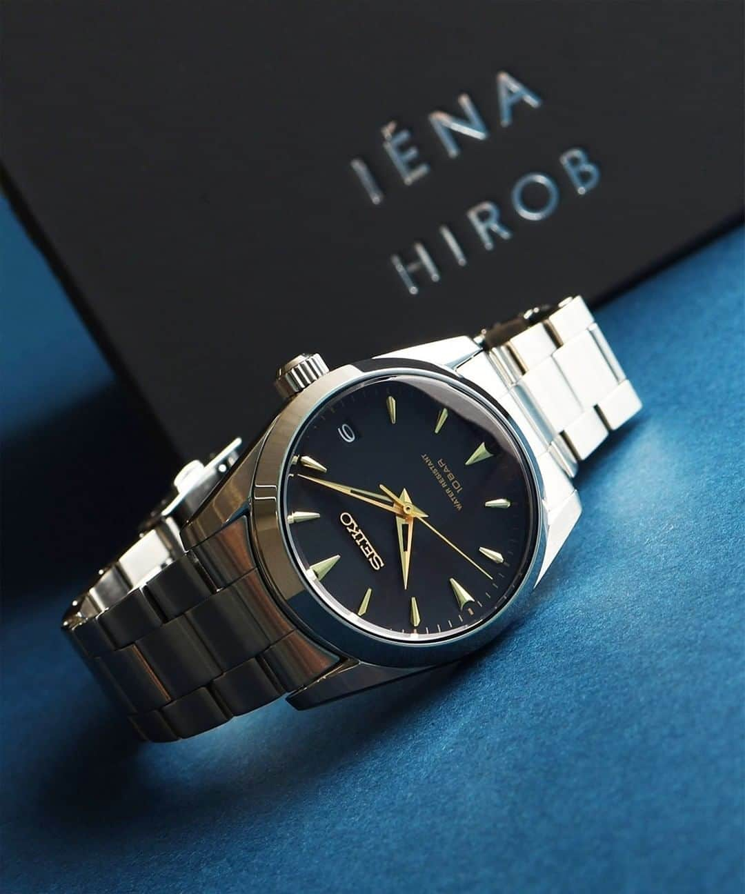 名古屋パルコさんのインスタグラム写真 - (名古屋パルコInstagram)「【南館1F BAYCREW'S STORE】  【SEIKO/セイコー】IENA×HIROB Exclusive Watch  ブラックは待望の再登場、新色のアイボリーも誕生しました。  上品で洗練されたスタイルを、フレンチシックをベースに提案しているブランド "IENA"。 ヴィンテージウォッチを中心に、過去の時代を彩ってきたアイテムを提案する私たち"HIROB"。そんなふたつのブランドがタッグを組み、完成した特別な腕時計。 目指したのは大人の女性が身に着けたいと思う、シンプルでいてクラシカルなブレスウォッチ。  Black no.23130890000430 ¥49,500 Ivory no.23130890000530 ¥49,500  〒460-0008 愛知県名古屋市中区栄3-29-1 名古屋パルコ南館1F HIROB  お問い合わせはこちらまで 052-211-9316  営業時間 10:00〜21:00」12月6日 12時31分 - parco_nagoya_official