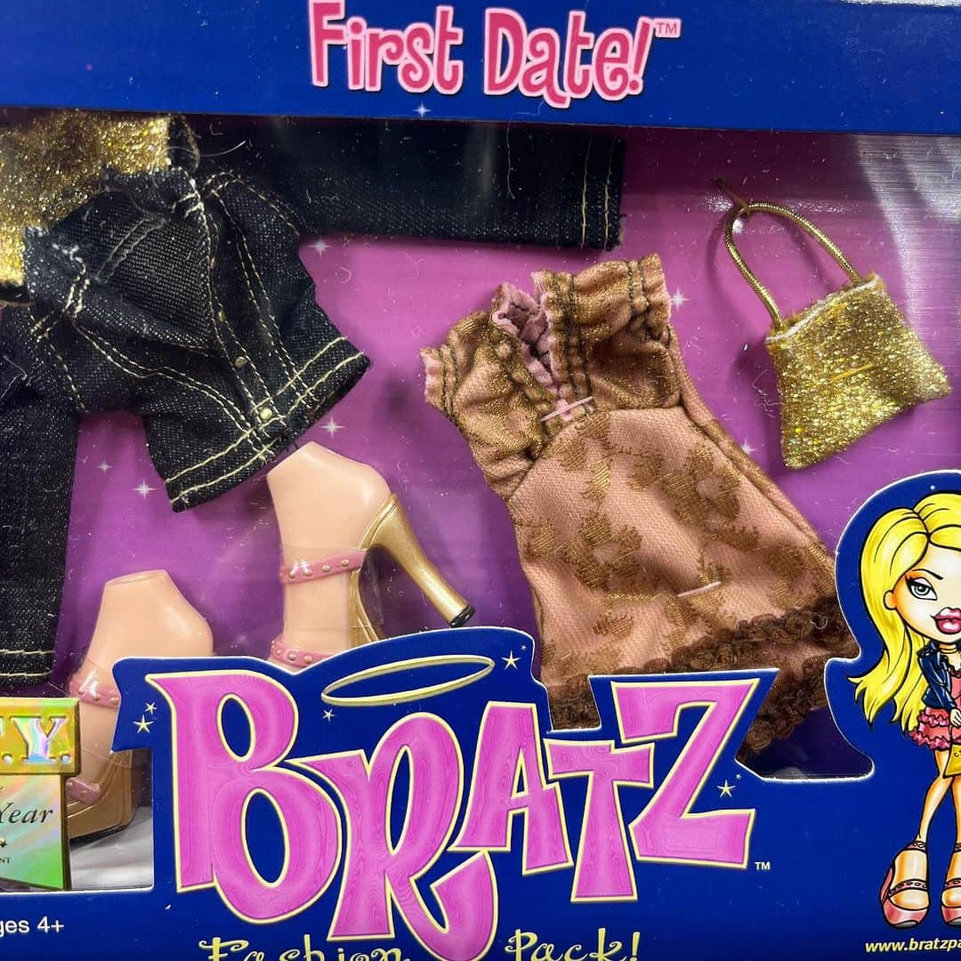 おもちゃやSPIRALさんのインスタグラム写真 - (おもちゃやSPIRALInstagram)「2003 Bratz Clothes入荷しました👗👚👠  vintage Bratzの服かわいいです✨」12月6日 12時24分 - spiral_toy