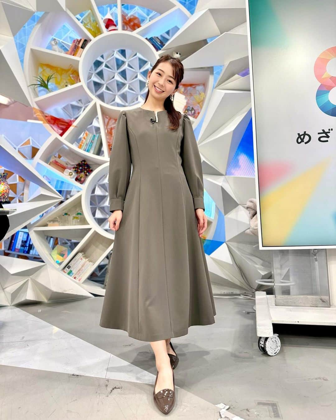 フジテレビ「めざまし8」さんのインスタグラム写真 - (フジテレビ「めざまし8」Instagram)「. 🩶きょうのこむっち🩶 ❁.｡.:*:.｡.✽.｡.:*:.｡.❁.｡.:*:.｡.✽.｡.:*:.｡.❁  いよいよ今夜 #FNS歌謡祭 第1夜🎄 OA中にも熱唱していたほりもん🐥 ほりもんも出られたらよかったのにね〜  ✼••┈┈┈┈┈••✼✼••┈┈┈┈┈••✼  👗ワンピース @naturalbeautybasic_official 💠アクセサリー @osewaya_official  #めざまし8 #小室瑛莉子 #こむっち #衣装 #fashion #fashionstyle #ootd」12月6日 12時31分 - mezamashi8.tv