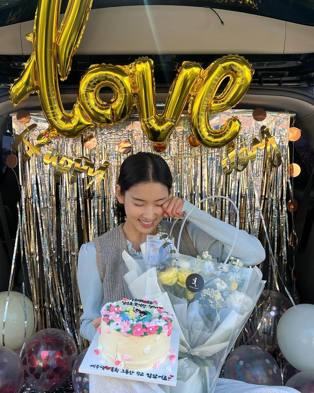 パーク・ファン・ヒーのインスタグラム：「12월 4일, 여주댁 촬영 끝.  나에게 소중한 우리 복희까지 챙겨주는 센스🫢  우리팀! 모두 고맙습니다...💗💗💗💗💗 (Kbs2 <혼례대첩>, 남은 방송들도 본방사수 부탁드립니다.)」