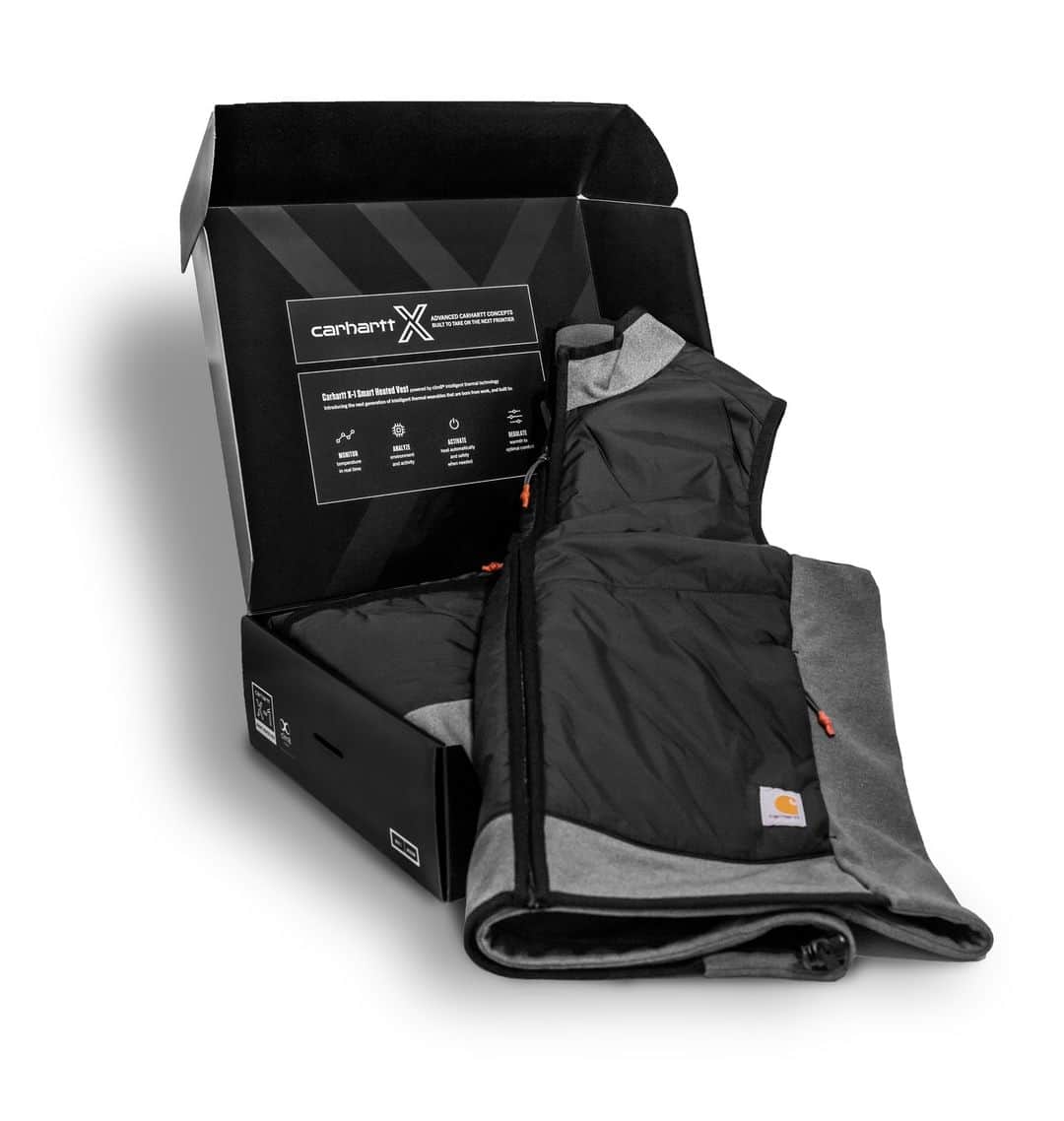 カーハートのインスタグラム：「According to our sources, Mr. Claus himself will be counting on our Smart Heated Vest to stay warm and jolly this season.  #Carhartt」