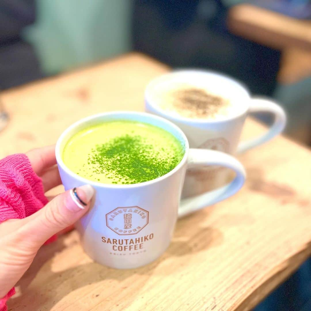 三谷紬さんのインスタグラム写真 - (三谷紬Instagram)「🍵🤎 抹茶ラテとほうじ茶ラテ。 私が抹茶でねおがほうじ茶☺️ 温かい飲み物を飲んでホッとする時間が 本当に大好きです😍🫶 * #cafe#coffee#コーヒー#カフェ#抹茶ラテ#ほうじ茶ラテ#latte#ほうじ茶#hojicha#matcha#matchalatte#hojichalatte#温かい飲み物#ホット#hot#テレビ朝日#アナウンサー#三谷紬」12月6日 22時10分 - mitani_tsumugi