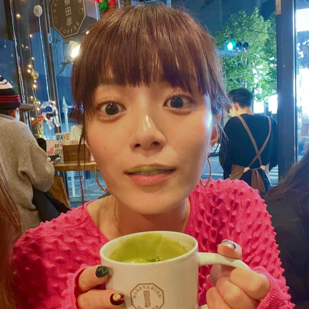 三谷紬さんのインスタグラム写真 - (三谷紬Instagram)「🍵🤎 抹茶ラテとほうじ茶ラテ。 私が抹茶でねおがほうじ茶☺️ 温かい飲み物を飲んでホッとする時間が 本当に大好きです😍🫶 * #cafe#coffee#コーヒー#カフェ#抹茶ラテ#ほうじ茶ラテ#latte#ほうじ茶#hojicha#matcha#matchalatte#hojichalatte#温かい飲み物#ホット#hot#テレビ朝日#アナウンサー#三谷紬」12月6日 22時10分 - mitani_tsumugi