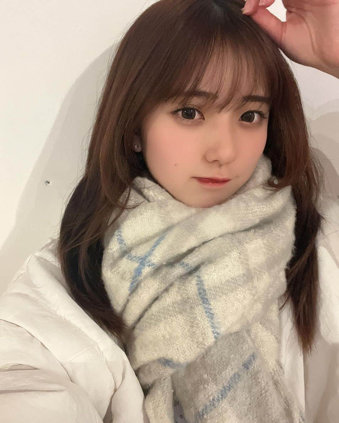 梅原麻緒さんのインスタグラム写真 - (梅原麻緒Instagram)「高校の時使ってたマフラー🧣 可愛いの見つけたから今度それ買う！」12月6日 22時23分 - teratera_mao