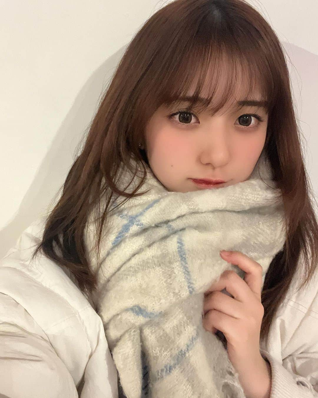 梅原麻緒さんのインスタグラム写真 - (梅原麻緒Instagram)「高校の時使ってたマフラー🧣 可愛いの見つけたから今度それ買う！」12月6日 22時23分 - teratera_mao