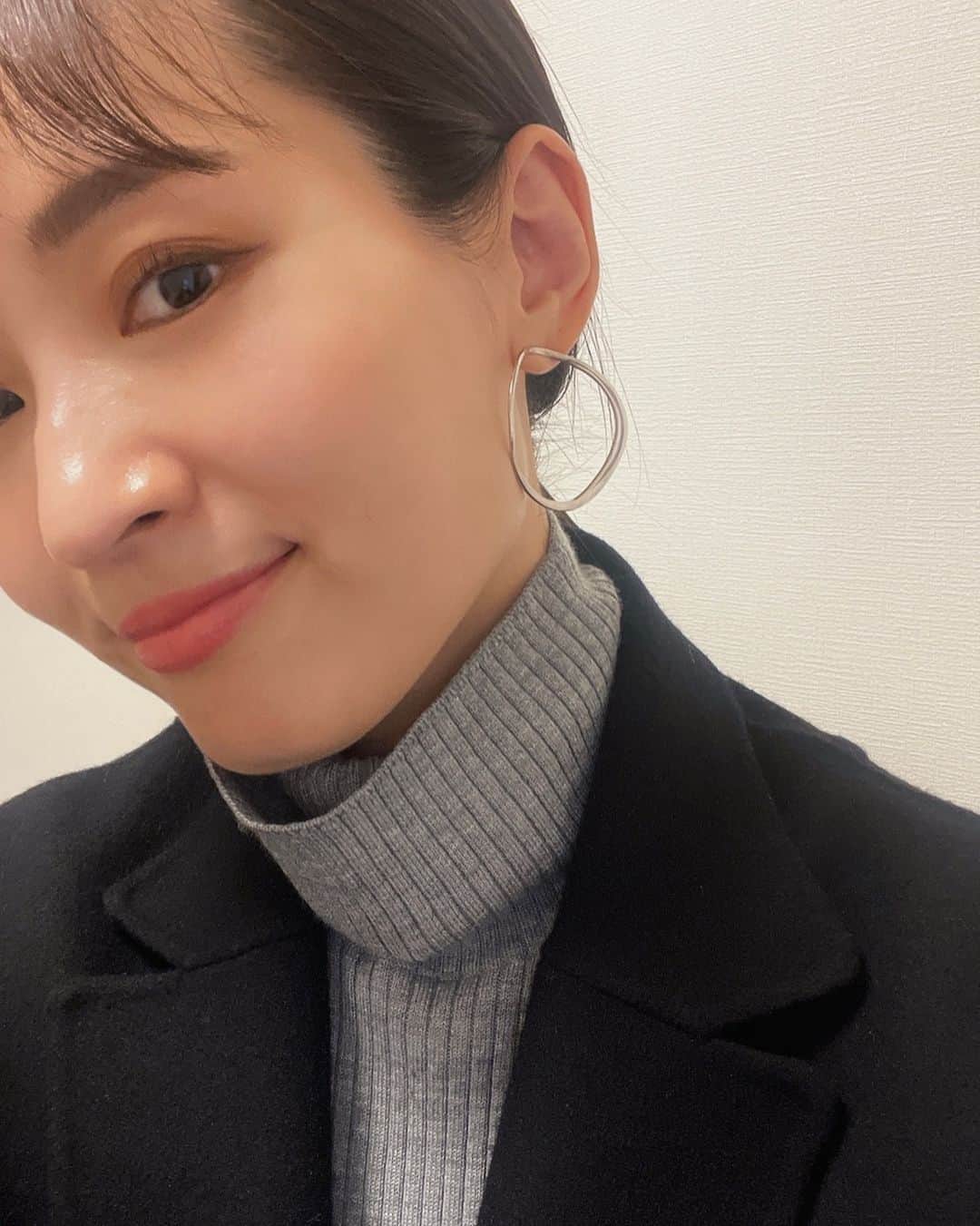 Hiromi Ｍaedaのインスタグラム：「年内駆け込み美容🏃‍♀️  @webeauty.osaka さんで3ヶ月ぶりにコルグンを受けて、フェイスラインを引き上げ。  @hairmakelepro さんで4ヶ月ぶりにまつパも行けたし大満足です🙌  (忘れた頃に突然予約すみません😂🙏)  いつもありがとうございます✨」