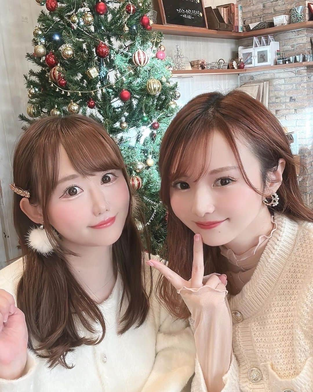 吉田麻衣子さんのインスタグラム写真 - (吉田麻衣子Instagram)「可愛いツリー🎄がある可愛い😍カフェ @accueil_ebisu_official  に行って来たよ❤️ 可愛いだけじゃなく お料理、スイーツ、すごく美味しかった🥹🫶💓また行くw #accueil #ebisu #cafe #ebisucafe  #christmas  #christmastree  #恵比寿カフェ #オムライス #パンケーキ #🎄 #クリスマス #恵比寿　 #アクイーユ #アクイーユ恵比寿」12月6日 22時27分 - maiko.yoshida