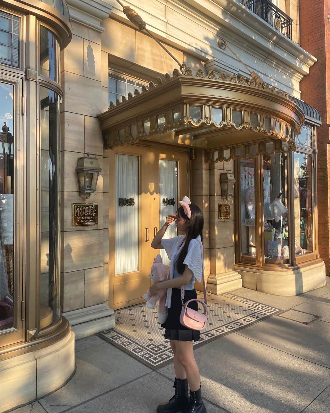 天海ありいさんのインスタグラム写真 - (天海ありいInstagram)「ここ最近のDisneyまとめ🫶🏿🫶🏿  ．  #05 #05line  #jkブランド #jk3  #ヘアアレンジ  #ポートレートモデル #ヘアモデル  #カットモデル  #サロンモデル  #せるふぃー  #セルフィー  #レイアウト #tokyodisney  #リーナベルコーデ  #ディズニーコーデ #いいね #いいね返し  #likes  #ootdstyle  #ootd  #ootdfashion  #followme」12月6日 22時28分 - ally__1020