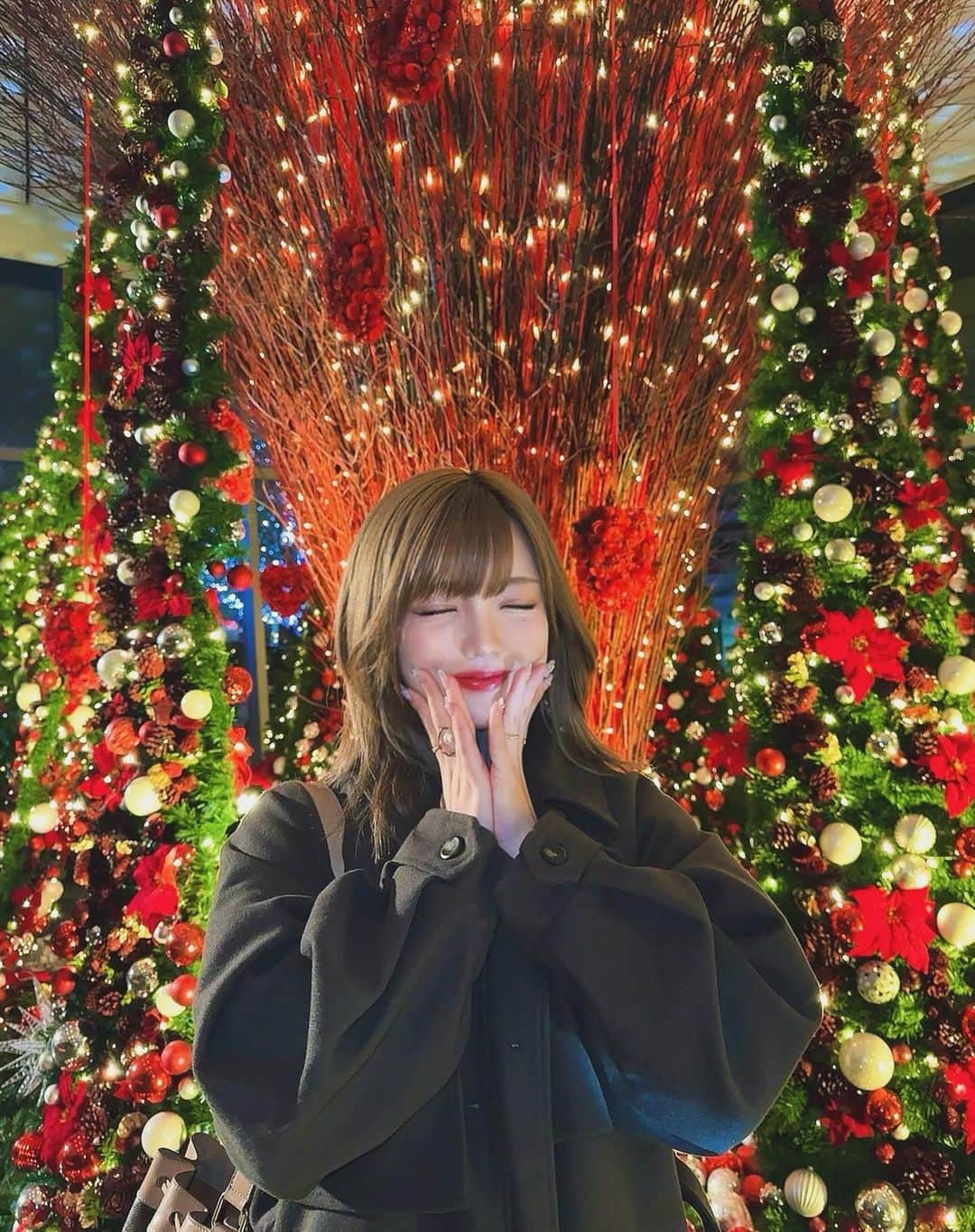 みきでりさんのインスタグラム写真 - (みきでりInstagram)「Christmas mood in Roppongi❤️🎄🌟 クリスマス大好きすぎる！！！！ 明日、クリスマス企画の発表します🎅💖🎁」12月6日 22時44分 - mikidelicious