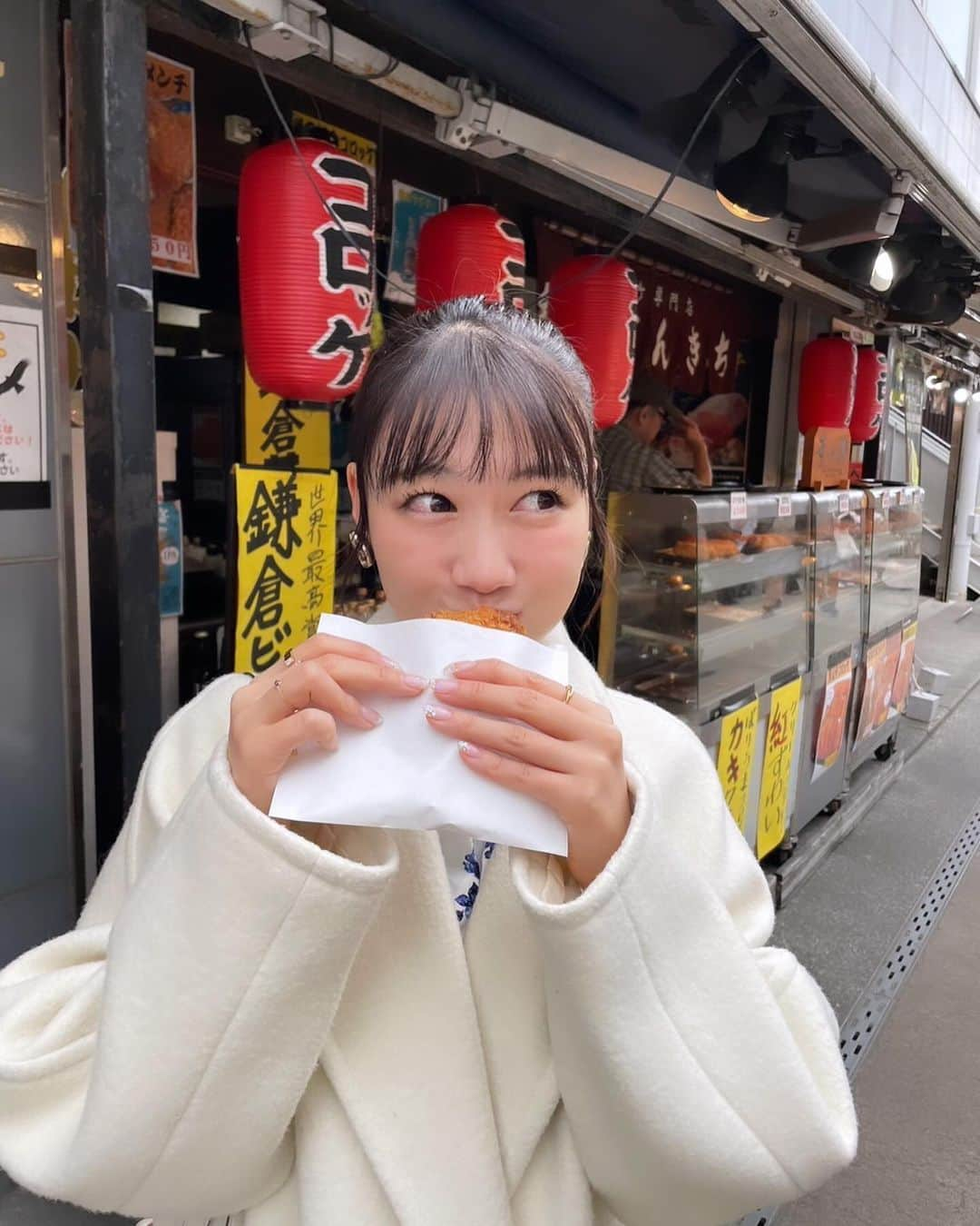 高城れにさんのインスタグラム写真 - (高城れにInstagram)「先日鎌倉食べ歩きお参りの旅行ってまいりました🥰  鎌倉コロッケ😌💜 美味しかったぁ☝🏻  #女子旅 #鎌倉 #小町通り #鎌倉コロッケ」12月6日 22時47分 - takagireni_official