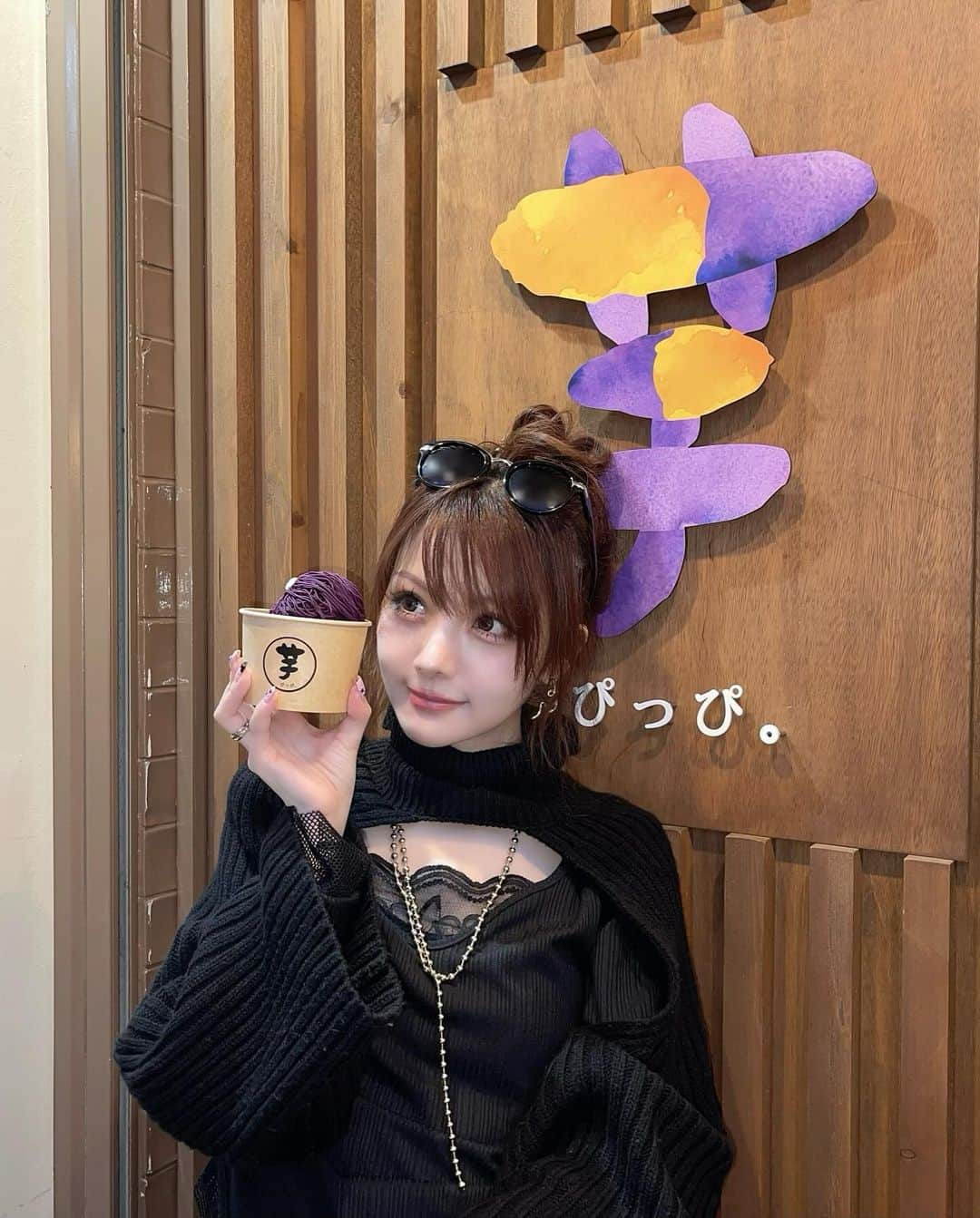 田中れいなさんのインスタグラム写真 - (田中れいなInstagram)「. 鎌倉で食べ歩きしたっちゃけど おいしかった甘い物たち🍠🍓 ・‥…━━━☞・‥…━━━☞ #鎌倉 #鎌倉観光  #食べ歩きスイーツ」12月6日 22時52分 - tanakareina.lovendor