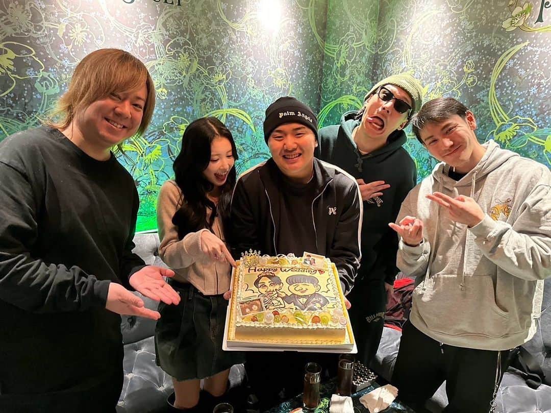 がーどまんのインスタグラム：「MYと山ちゃんと水野さんに結婚 祝ってもらった最高の家族と仲間✌️❤️‍🔥」