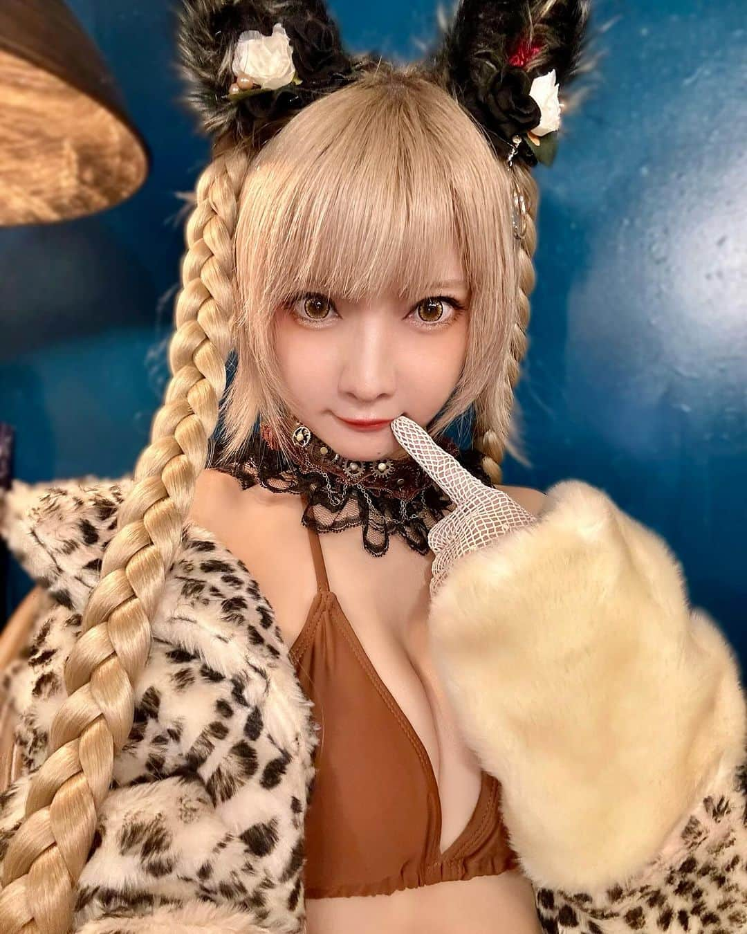 火将ロシエルのインスタグラム：「コミケで会えるの?🐈 #天下一の二次元体型」