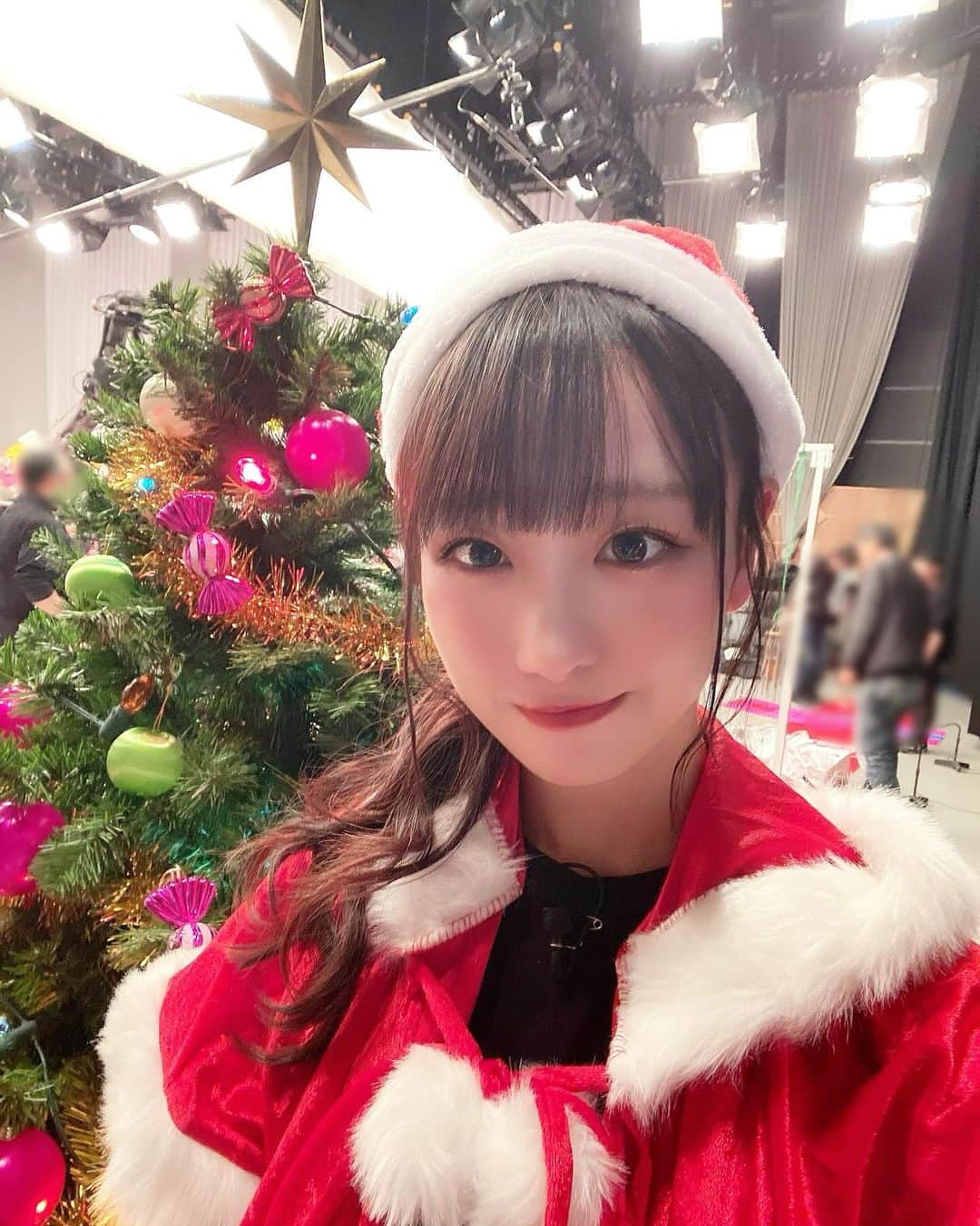 瀧脇笙古のインスタグラム：「🎄 #イコラブ愛 🎄 ⁡ ⁡ ⁡ ⁡ 地上波放送ありがとうございました！🎅 まだの方はぜひTVerで！ ⁡ 急いで撮った自撮り2枚。 ⁡ ⁡ ⁡ #イコラブ」