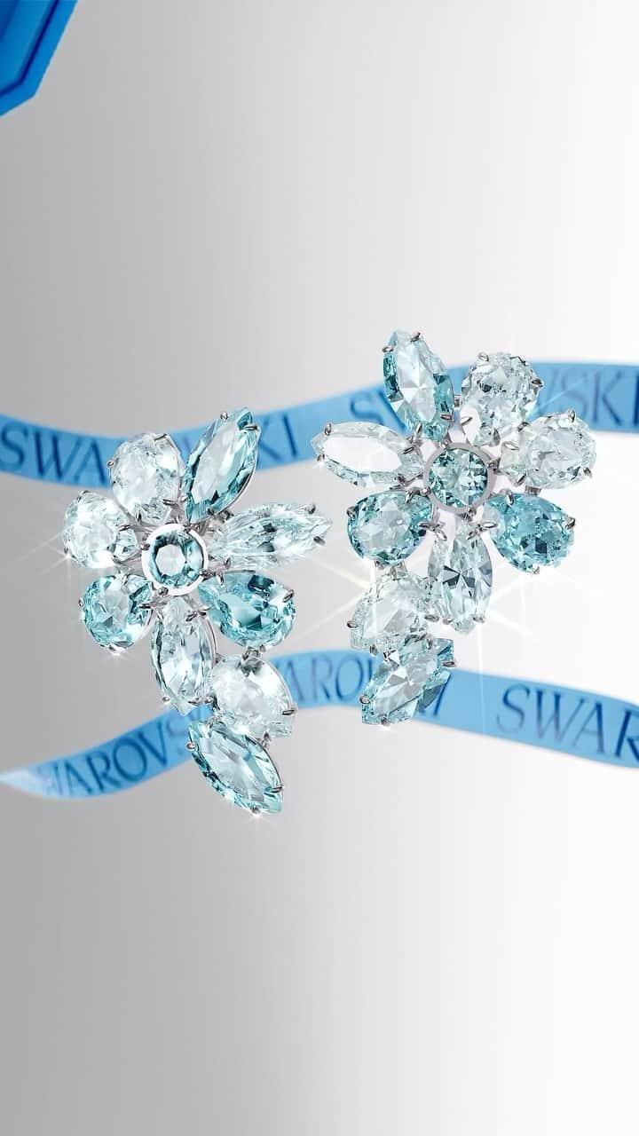 SWAROVSKIのインスタグラム：「Blue crystals drip in glittering formations as #SwarovskiGema adds elegance at every turn.  #Swarovski  #CelebrateWonder #CrystalMetamorphosis」