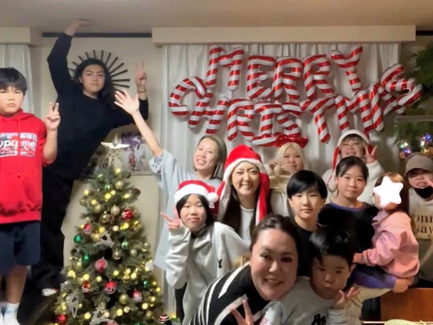 みかんさんのインスタグラム写真 - (みかんInstagram)「大好きな人達と早めのクリパ🎄🎅 もうずっと笑ってた😆 最高の時間やった🙌 そしてチーズタッカルビ美味しすぎた💖 前の日にしっかりと漬け込むだけで楽ちんやん👍 ケーキ🎂もペッパーランチ風も他も うまかったぁ〜😋 また集まろ〜🥳  #早めのクリパ #美味しいとおもろい #最高の時間 #みんな大好き」12月6日 23時05分 - mikan02241984