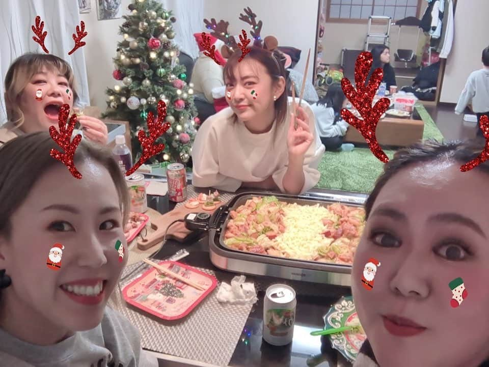 みかんさんのインスタグラム写真 - (みかんInstagram)「大好きな人達と早めのクリパ🎄🎅 もうずっと笑ってた😆 最高の時間やった🙌 そしてチーズタッカルビ美味しすぎた💖 前の日にしっかりと漬け込むだけで楽ちんやん👍 ケーキ🎂もペッパーランチ風も他も うまかったぁ〜😋 また集まろ〜🥳  #早めのクリパ #美味しいとおもろい #最高の時間 #みんな大好き」12月6日 23時05分 - mikan02241984