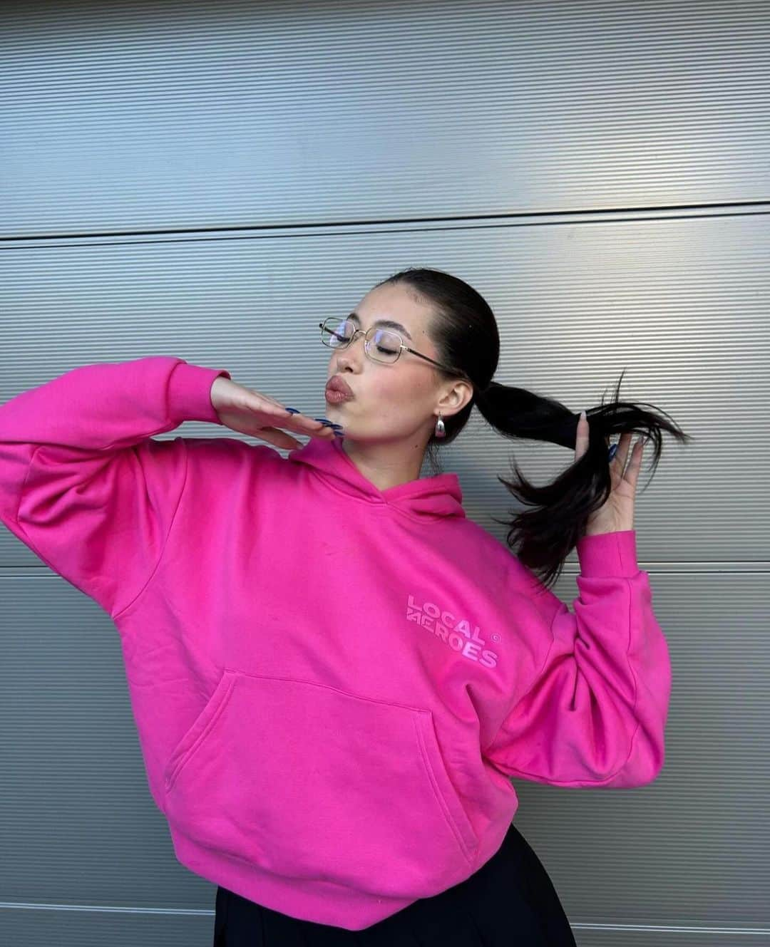 LOCAL HEROESさんのインスタグラム写真 - (LOCAL HEROESInstagram)「babydoll 🧁 / @laura._.deangelis in LH x 4F Pink Hoodie」12月8日 3時00分 - localheroes