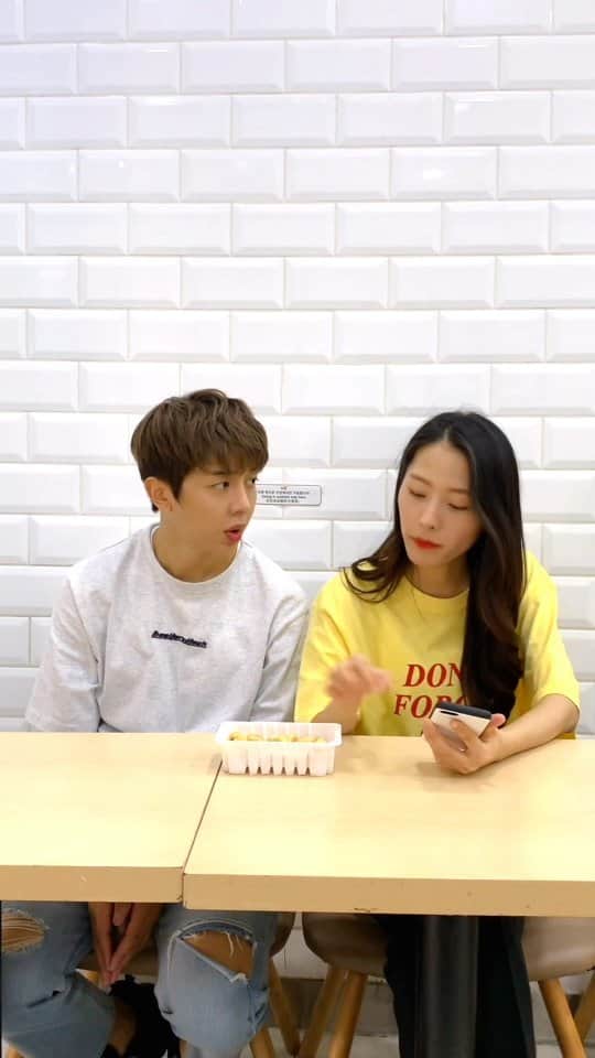 イ・ドヨン（ペク・ジョンミン）のインスタグラム：「손은 눈보다 빠르다」
