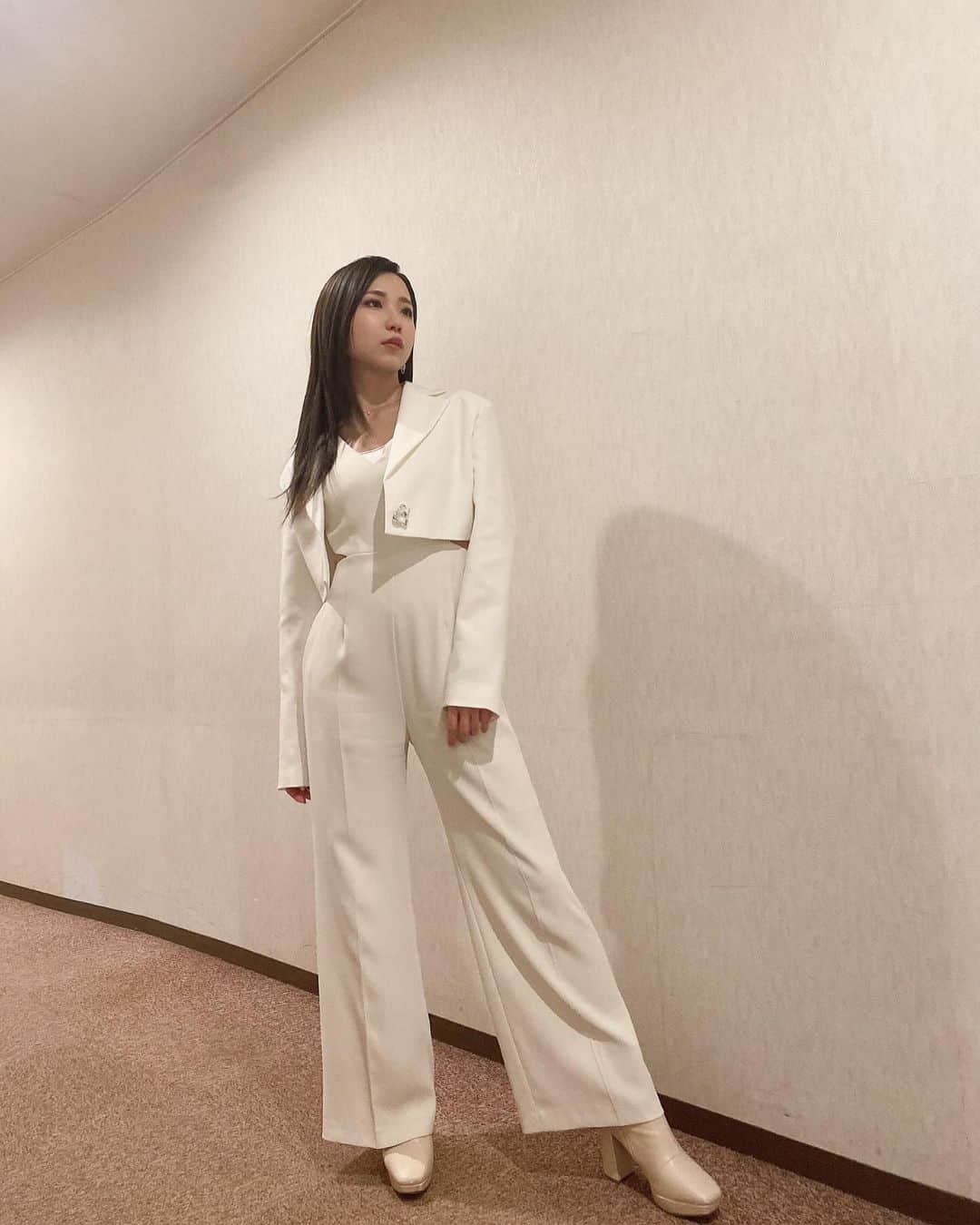 MAYU（吉田真悠）さんのインスタグラム写真 - (MAYU（吉田真悠）Instagram)「. 最新とちょっと懐かしいやつ🦹🏻‍♀️🩶👰🏻‍♀️🤍」12月6日 15時27分 - lgm_mayu_official
